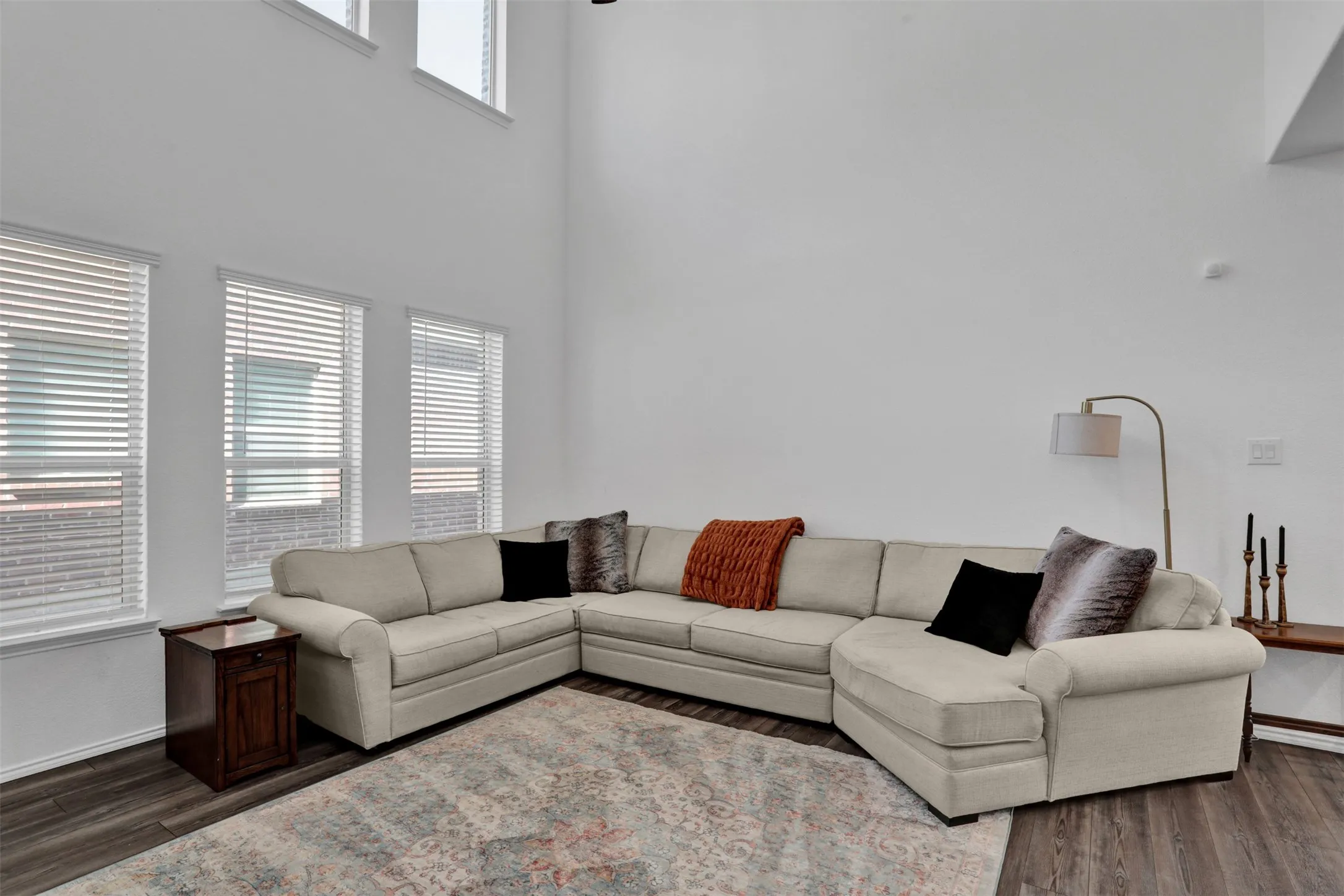 Single Family Residence For Sale in Denton County , 2301 Pyrite Drive, Little Elm, Texas 76227, 3 Bedroom, 3 Bathroom, 2 Garage spaces, 2,075 Sqft, built in 2021, Preowned, mls#21187007, Real Estate Agent in Little Elm, Homes For Sale in Denton county, Homes For Sale in Little Elm, Realtor in Little Elm Texas, Real Estate Brokerage Independent Realty Texas, Luminita Cordes Realtor