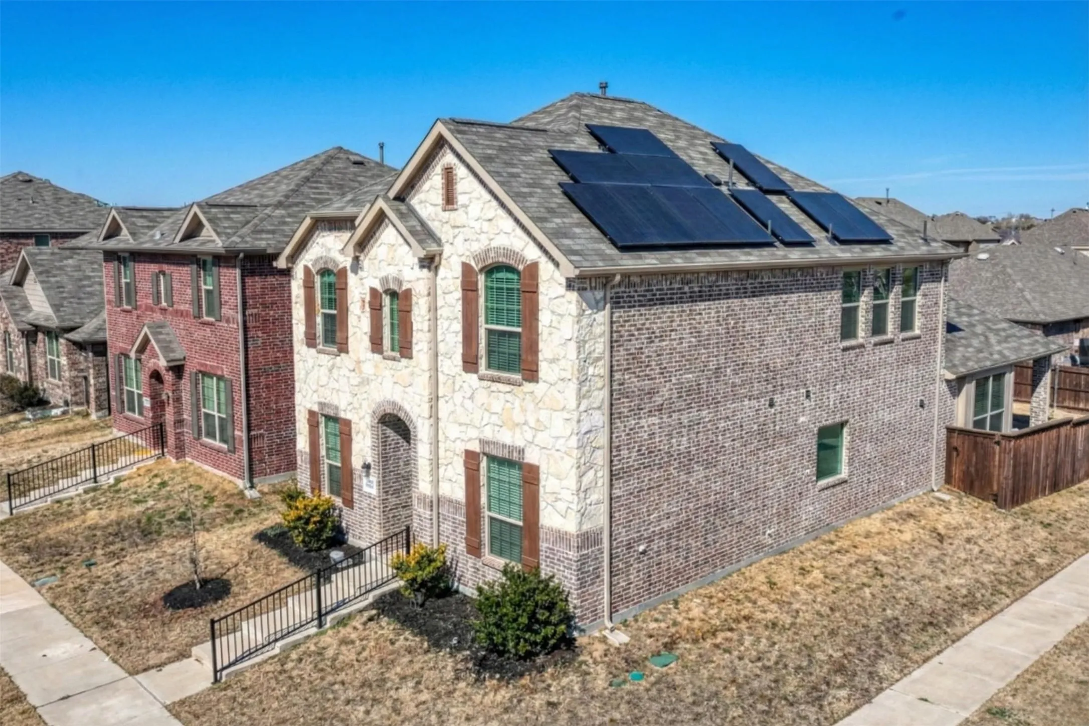Single Family Residence For Sale in Denton County , 2301 Pyrite Drive, Little Elm, Texas 76227, 3 Bedroom, 3 Bathroom, 2 Garage spaces, 2,075 Sqft, built in 2021, Preowned, mls#21187007, Real Estate Agent in Little Elm, Homes For Sale in Denton county, Homes For Sale in Little Elm, Realtor in Little Elm Texas, Real Estate Brokerage Independent Realty Texas, Luminita Cordes Realtor
