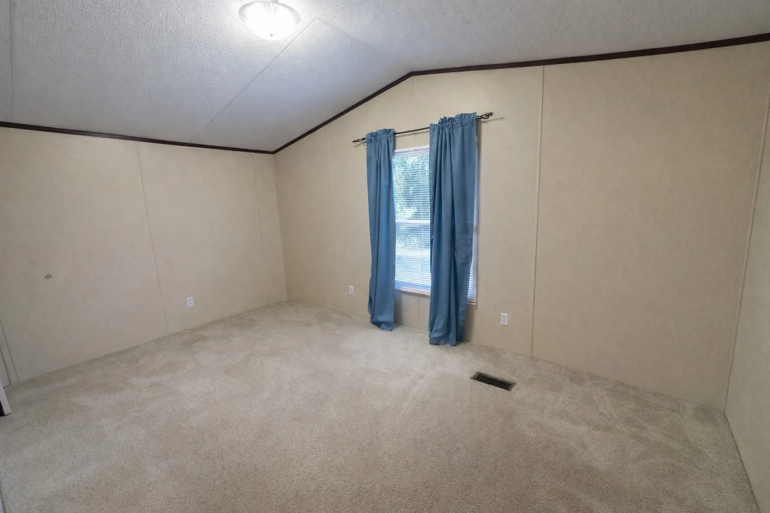 Manufactured Home For Sale in Rains County , 400 Avenue D, Point, Texas 75472, 3 Bedroom, 2 Bathroom, Garage spaces, 1,536 Sqft, built in 2009, mls#21187009, Real Estate Agent in Point, Homes For Sale in Rains county, Homes For Sale in Point, Realtor in Point Texas, Real Estate Brokerage Independent Realty Texas, Luminita Cordes Realtor
