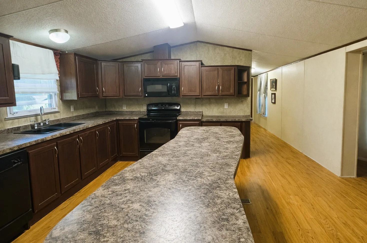 Manufactured Home For Sale in Rains County , 400 Avenue D, Point, Texas 75472, 3 Bedroom, 2 Bathroom, Garage spaces, 1,536 Sqft, built in 2009, mls#21187009, Real Estate Agent in Point, Homes For Sale in Rains county, Homes For Sale in Point, Realtor in Point Texas, Real Estate Brokerage Independent Realty Texas, Luminita Cordes Realtor