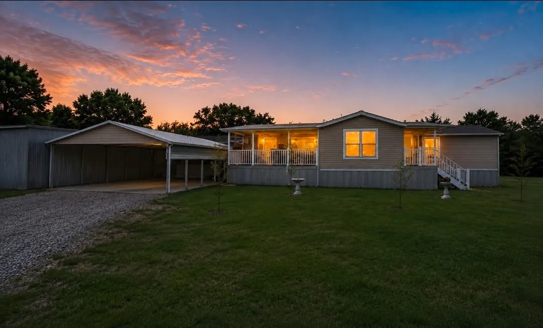Manufactured Home For Sale in Rains County , 400 Avenue D, Point, Texas 75472, 3 Bedroom, 2 Bathroom, Garage spaces, 1,536 Sqft, built in 2009, mls#21187009, Real Estate Agent in Point, Homes For Sale in Rains county, Homes For Sale in Point, Realtor in Point Texas, Real Estate Brokerage Independent Realty Texas, Luminita Cordes Realtor
