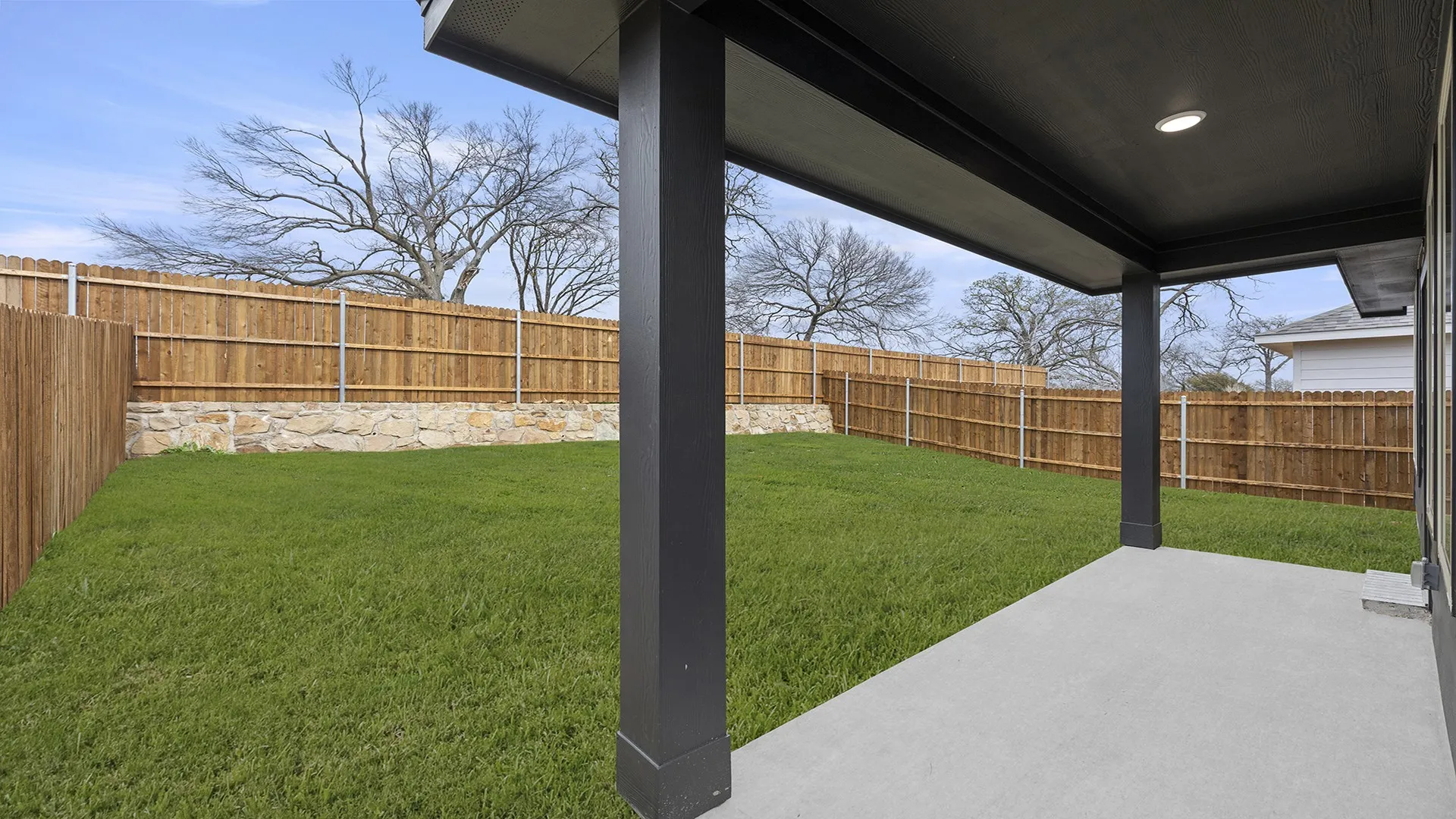 26. 1716 Edgeway - Patio