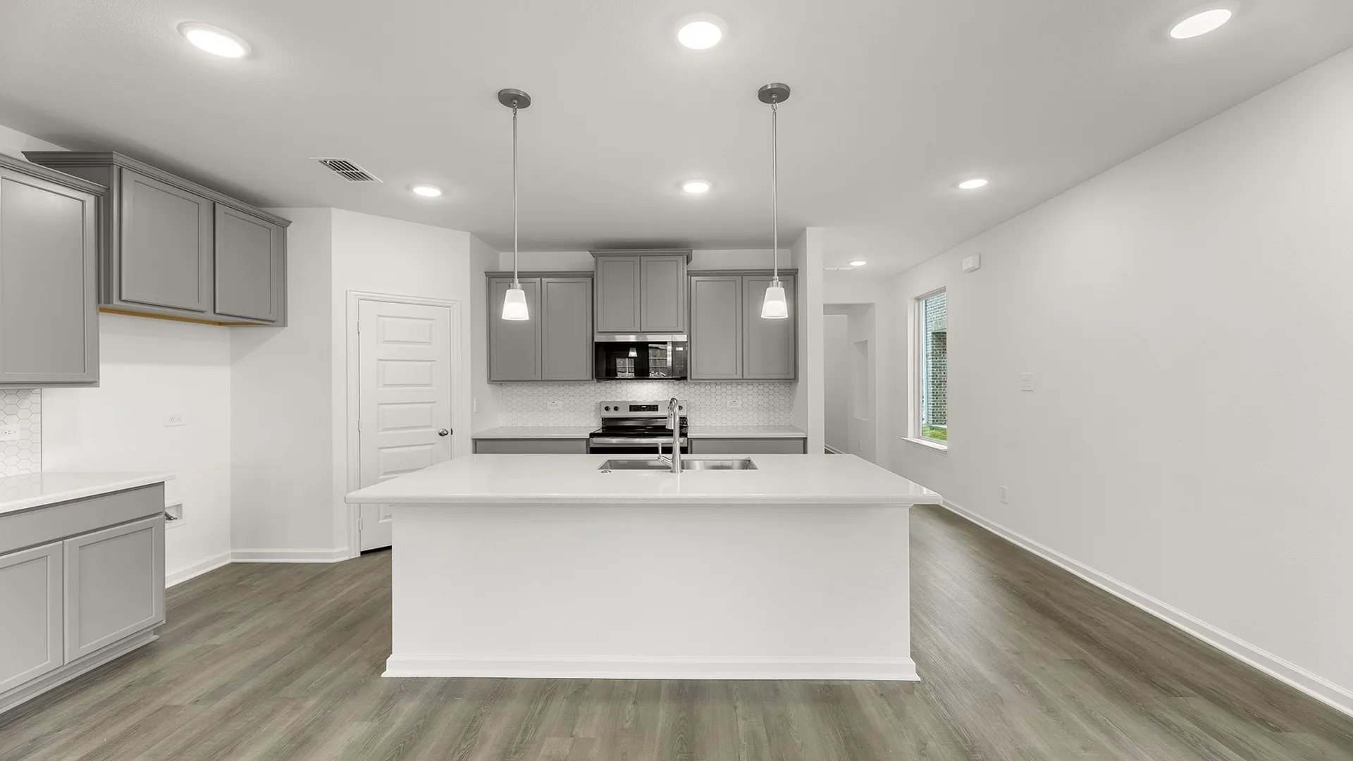06. 1716 Edgeway - Kitchen