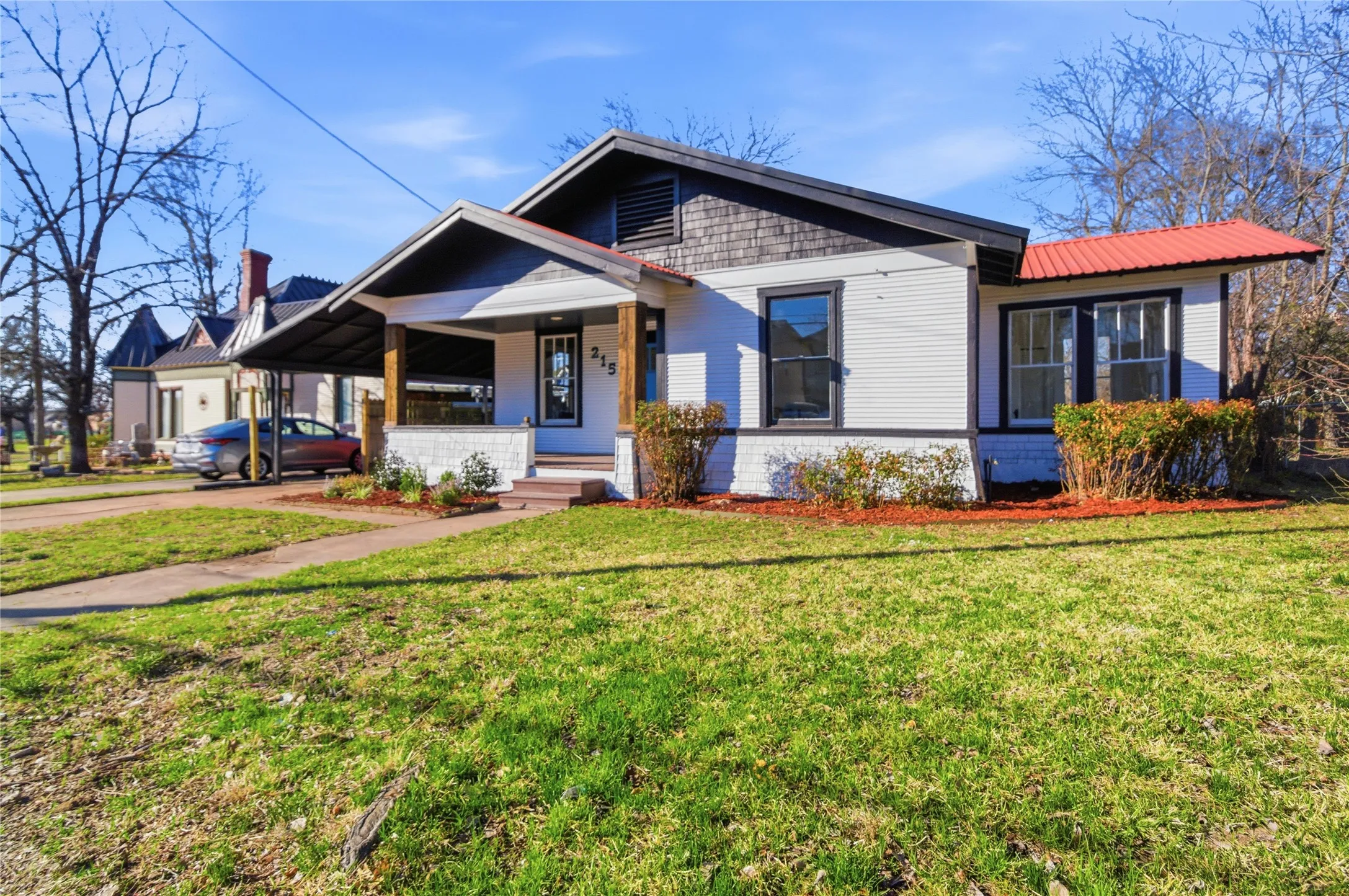 Single Family Residence For Sale in Fannin County , 215 E 12th Street, Bonham, Texas 75418, 3 Bedroom, 1 Bathroom, Garage spaces, 1,064 Sqft, built in 1935, mls#21187258, Real Estate Agent in Bonham, Homes For Sale in Fannin county, Homes For Sale in Bonham, Realtor in Bonham Texas, Real Estate Brokerage Independent Realty Texas, Luminita Cordes Realtor