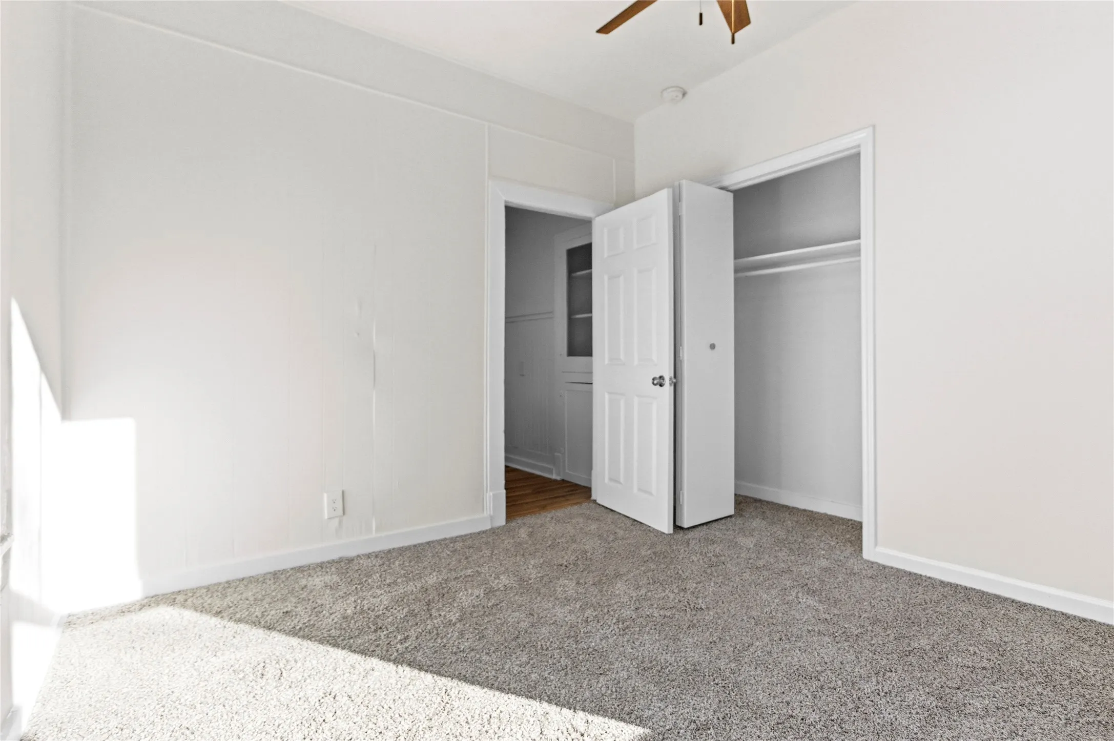 Single Family Residence For Sale in Fannin County , 215 E 12th Street, Bonham, Texas 75418, 3 Bedroom, 1 Bathroom, Garage spaces, 1,064 Sqft, built in 1935, mls#21187258, Real Estate Agent in Bonham, Homes For Sale in Fannin county, Homes For Sale in Bonham, Realtor in Bonham Texas, Real Estate Brokerage Independent Realty Texas, Luminita Cordes Realtor