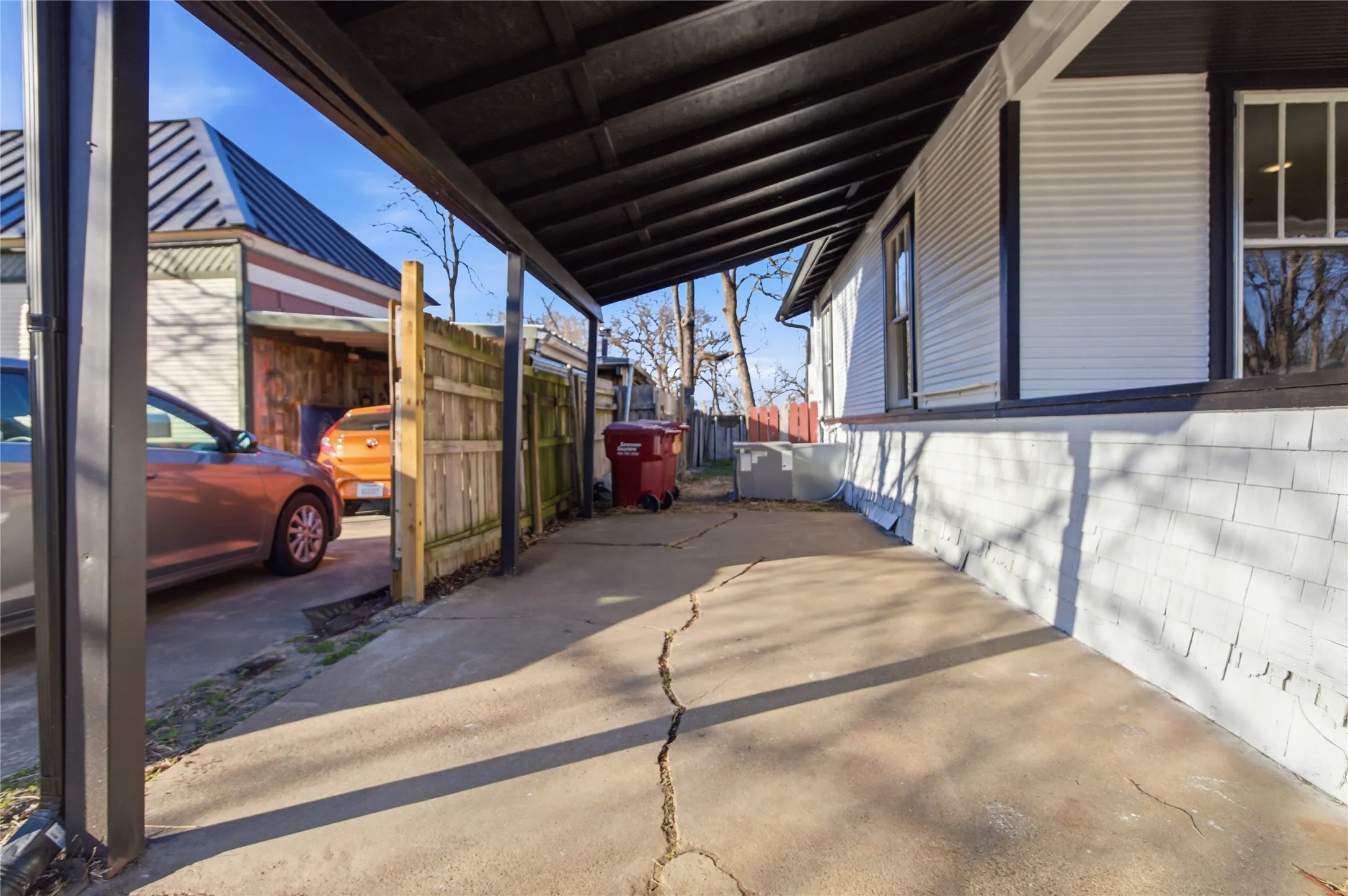 Single Family Residence For Sale in Fannin County , 215 E 12th Street, Bonham, Texas 75418, 3 Bedroom, 1 Bathroom, Garage spaces, 1,064 Sqft, built in 1935, mls#21187258, Real Estate Agent in Bonham, Homes For Sale in Fannin county, Homes For Sale in Bonham, Realtor in Bonham Texas, Real Estate Brokerage Independent Realty Texas, Luminita Cordes Realtor