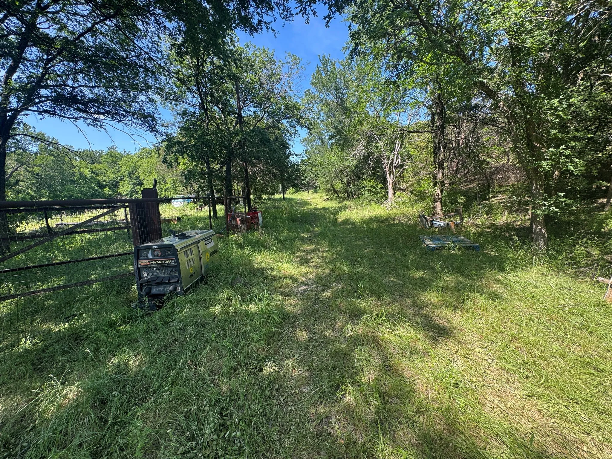 Single Family Residence For Sale in Johnson County , 329 S Skyline Court, Cresson, Texas 76035, 3 Bedrooms, 1 Bathroom, Garage spaces, 1,676 Sqft, built in 2000, Preowned, Price $169,999, mls#21182574, Real Estate Agent in Cresson, Homes For Sale in Johnson county, Homes For Sale in Cresson, Realtor in Cresson Texas, Real Estate Brokerage Independent Realty Texas, Luminita Cordes Realtor