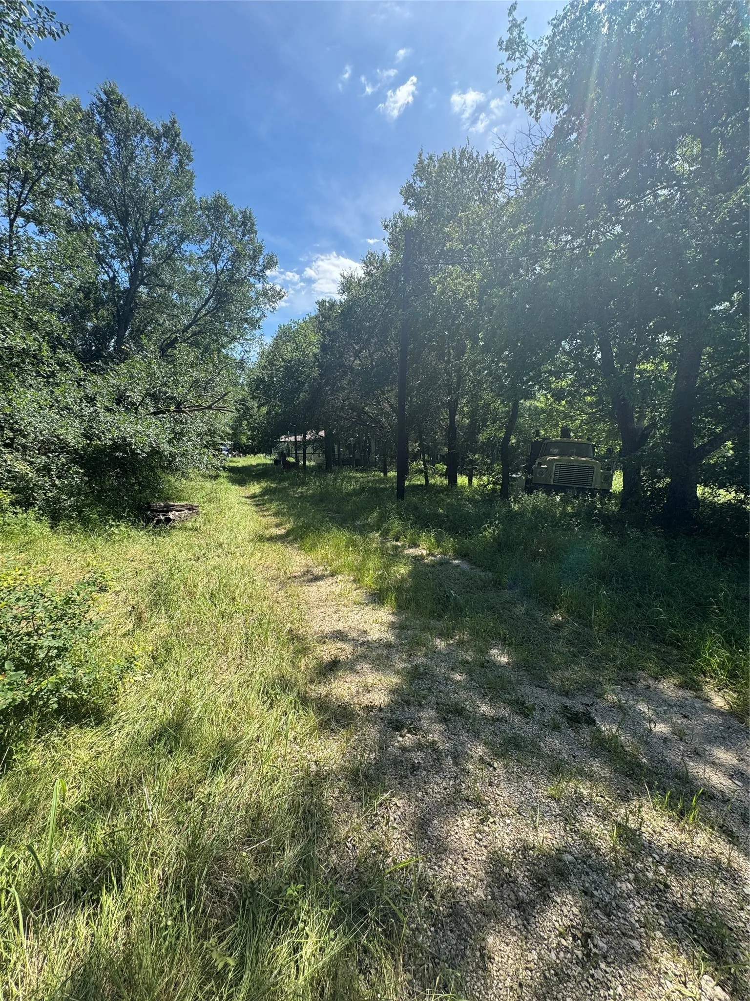 Single Family Residence For Sale in Johnson County , 329 S Skyline Court, Cresson, Texas 76035, 3 Bedrooms, 1 Bathroom, Garage spaces, 1,676 Sqft, built in 2000, Preowned, Price $169,999, mls#21182574, Real Estate Agent in Cresson, Homes For Sale in Johnson county, Homes For Sale in Cresson, Realtor in Cresson Texas, Real Estate Brokerage Independent Realty Texas, Luminita Cordes Realtor