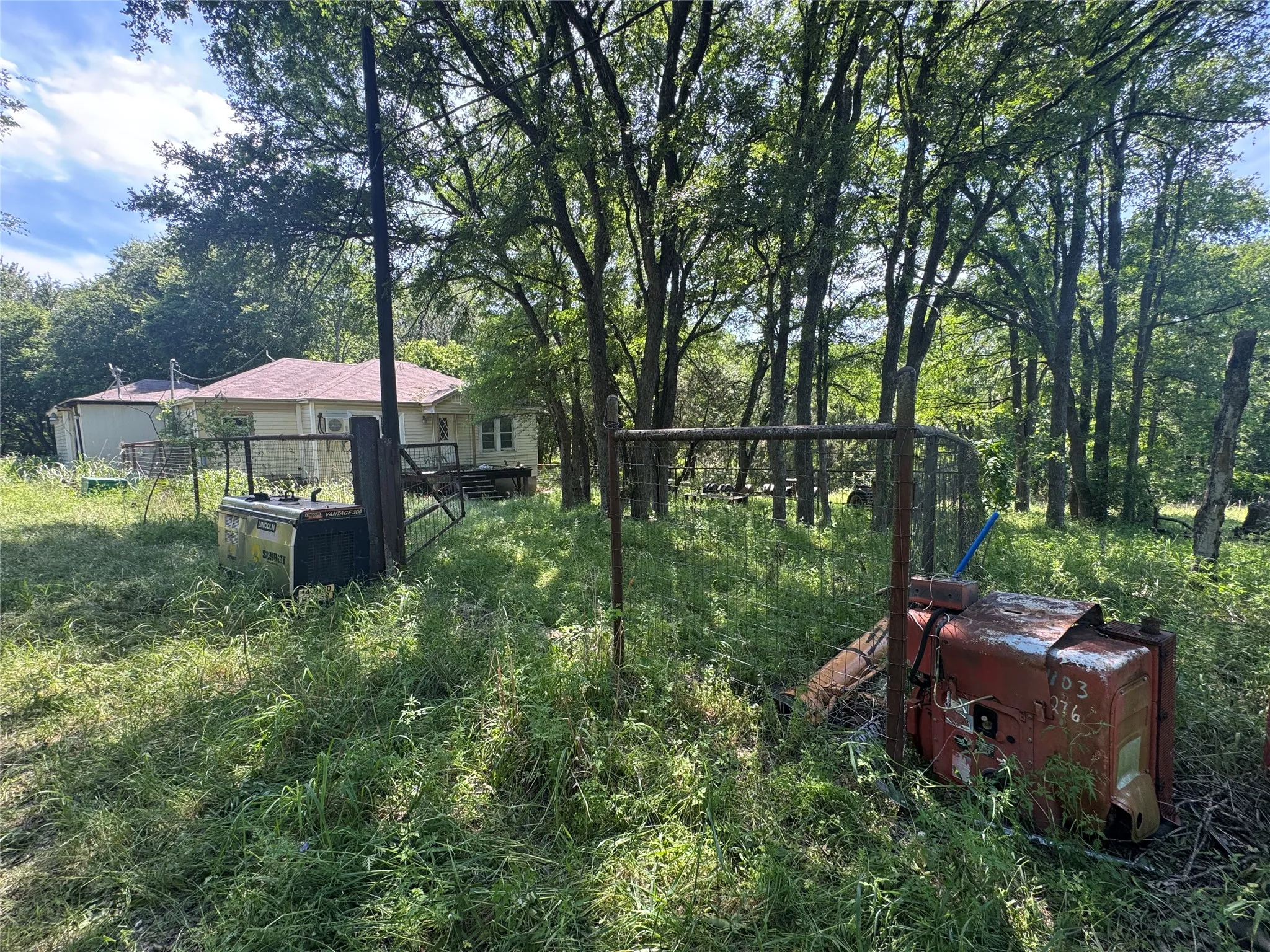 Single Family Residence For Sale in Johnson County , 329 S Skyline Court, Cresson, Texas 76035, 3 Bedrooms, 1 Bathroom, Garage spaces, 1,676 Sqft, built in 2000, Preowned, Price $169,999, mls#21182574, Real Estate Agent in Cresson, Homes For Sale in Johnson county, Homes For Sale in Cresson, Realtor in Cresson Texas, Real Estate Brokerage Independent Realty Texas, Luminita Cordes Realtor