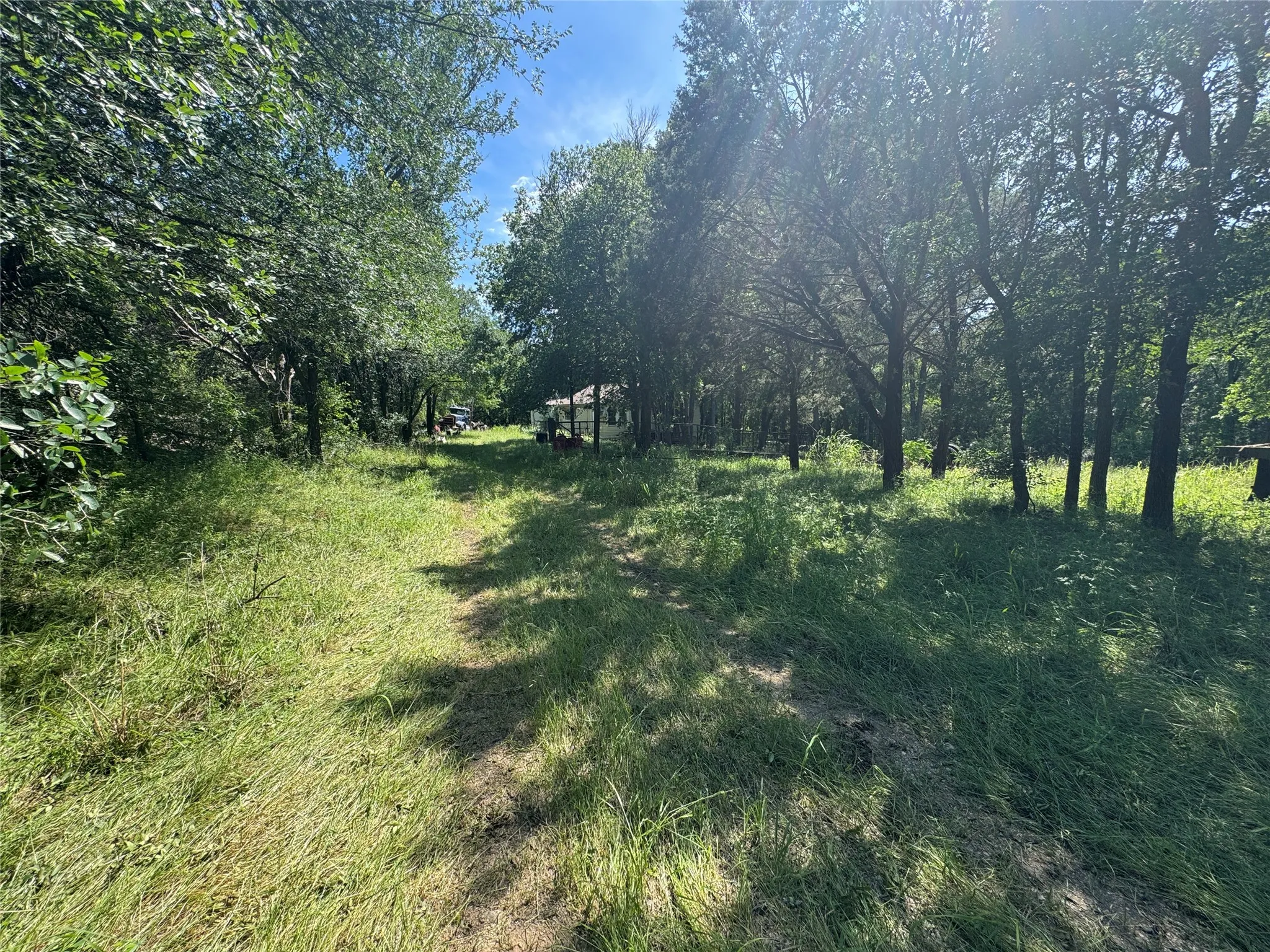 Single Family Residence For Sale in Johnson County , 329 S Skyline Court, Cresson, Texas 76035, 3 Bedrooms, 1 Bathroom, Garage spaces, 1,676 Sqft, built in 2000, Preowned, Price $169,999, mls#21182574, Real Estate Agent in Cresson, Homes For Sale in Johnson county, Homes For Sale in Cresson, Realtor in Cresson Texas, Real Estate Brokerage Independent Realty Texas, Luminita Cordes Realtor