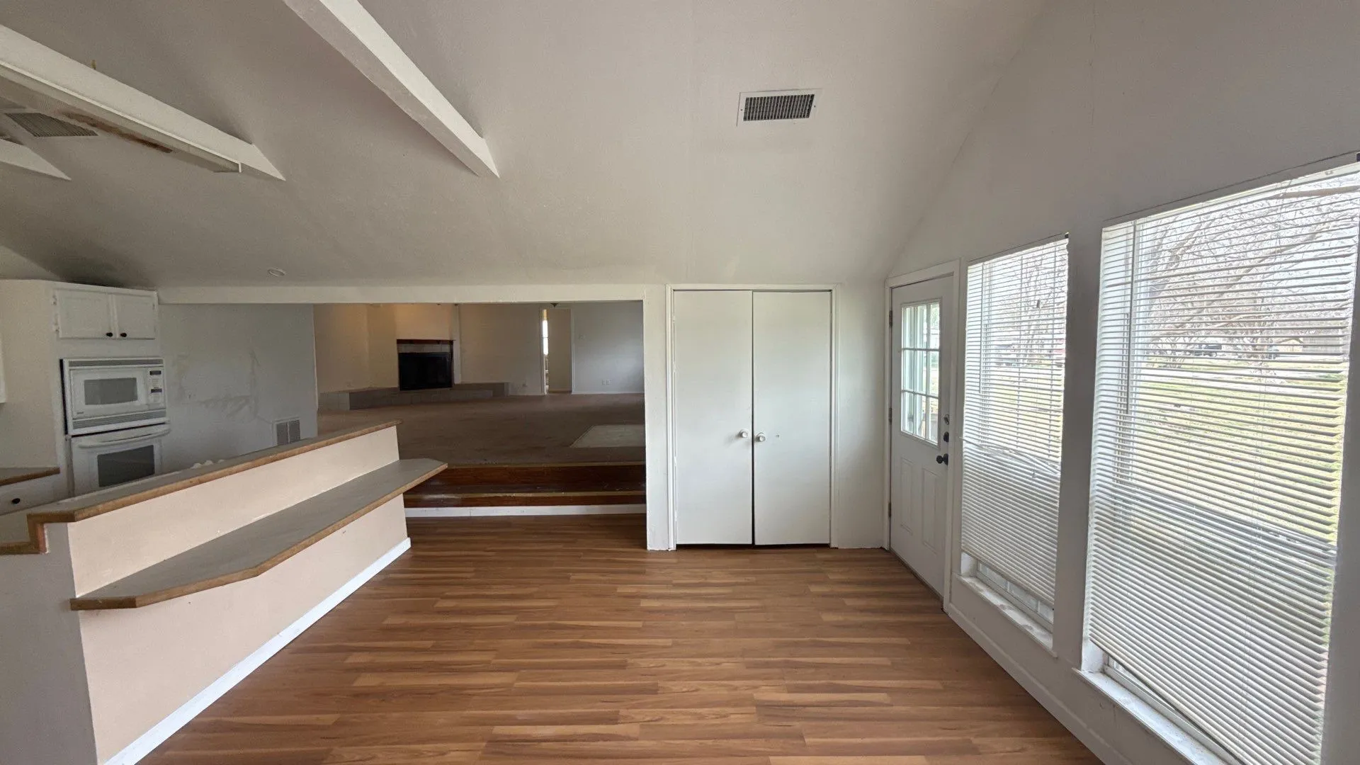 Single Family Residence For Sale in Collin County , 201 E Hubbard Street, Josephine, Texas 75173, 3 Bedroom, 3 Bathroom, Garage spaces, 2,789 Sqft, built in 1945, Preowned, mls#21185817, Real Estate Agent in Josephine, Homes For Sale in Collin county, Homes For Sale in Josephine, Realtor in Josephine Texas, Real Estate Brokerage Independent Realty Texas, Luminita Cordes Realtor