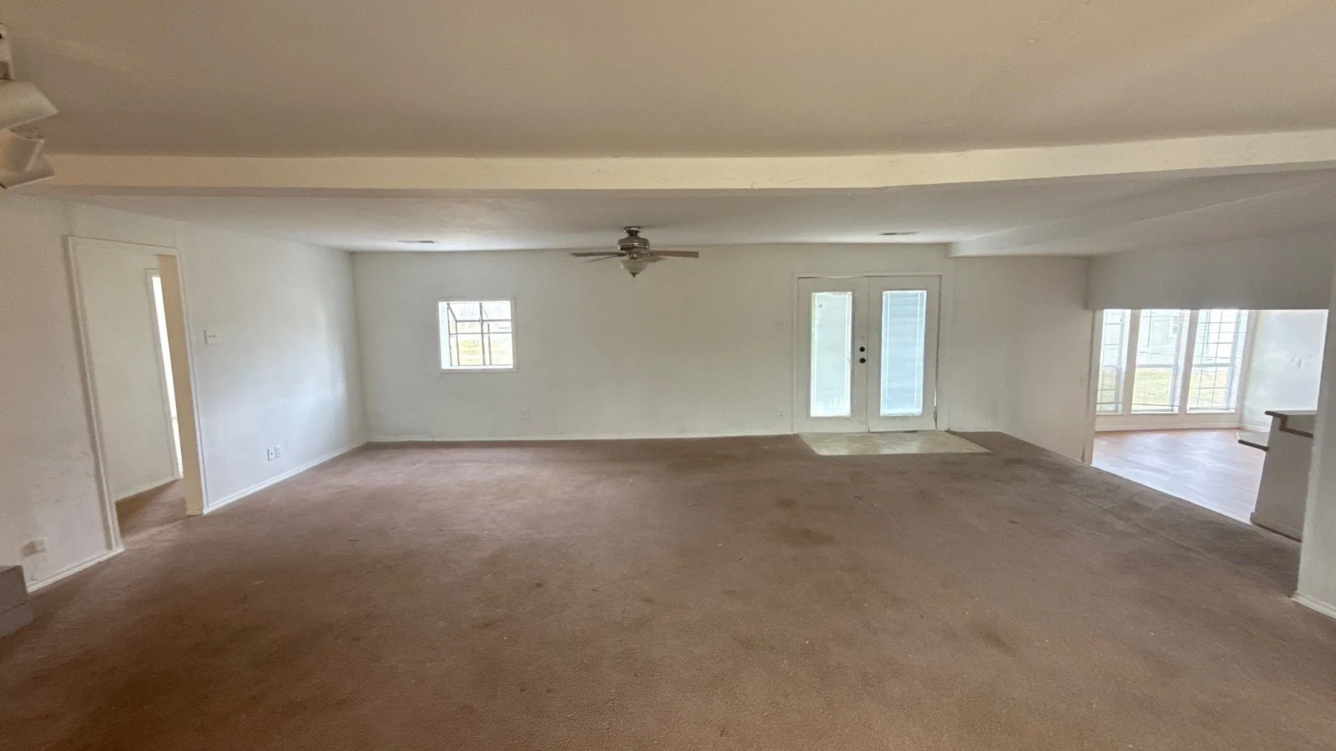 Single Family Residence For Sale in Collin County , 201 E Hubbard Street, Josephine, Texas 75173, 3 Bedroom, 3 Bathroom, Garage spaces, 2,789 Sqft, built in 1945, Preowned, mls#21185817, Real Estate Agent in Josephine, Homes For Sale in Collin county, Homes For Sale in Josephine, Realtor in Josephine Texas, Real Estate Brokerage Independent Realty Texas, Luminita Cordes Realtor