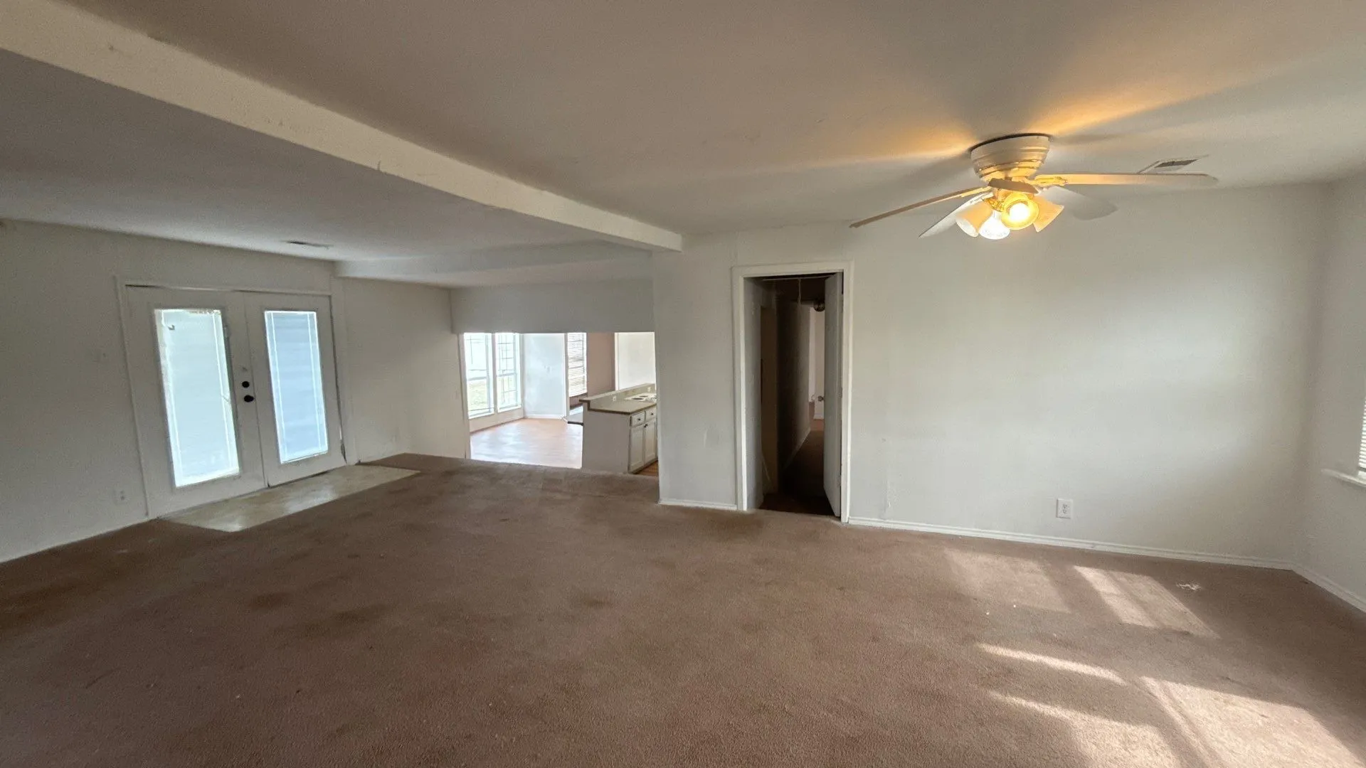 Single Family Residence For Sale in Collin County , 201 E Hubbard Street, Josephine, Texas 75173, 3 Bedroom, 3 Bathroom, Garage spaces, 2,789 Sqft, built in 1945, Preowned, mls#21185817, Real Estate Agent in Josephine, Homes For Sale in Collin county, Homes For Sale in Josephine, Realtor in Josephine Texas, Real Estate Brokerage Independent Realty Texas, Luminita Cordes Realtor