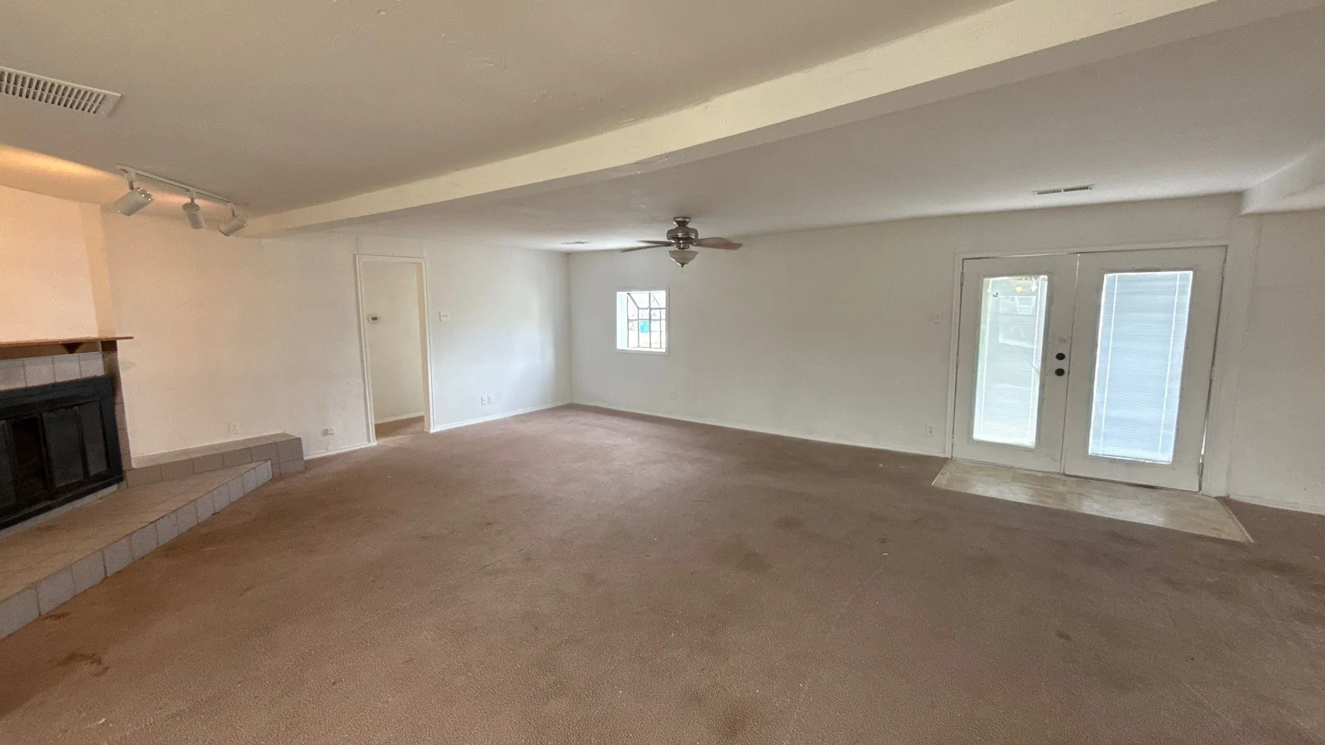 Single Family Residence For Sale in Collin County , 201 E Hubbard Street, Josephine, Texas 75173, 3 Bedroom, 3 Bathroom, Garage spaces, 2,789 Sqft, built in 1945, Preowned, mls#21185817, Real Estate Agent in Josephine, Homes For Sale in Collin county, Homes For Sale in Josephine, Realtor in Josephine Texas, Real Estate Brokerage Independent Realty Texas, Luminita Cordes Realtor