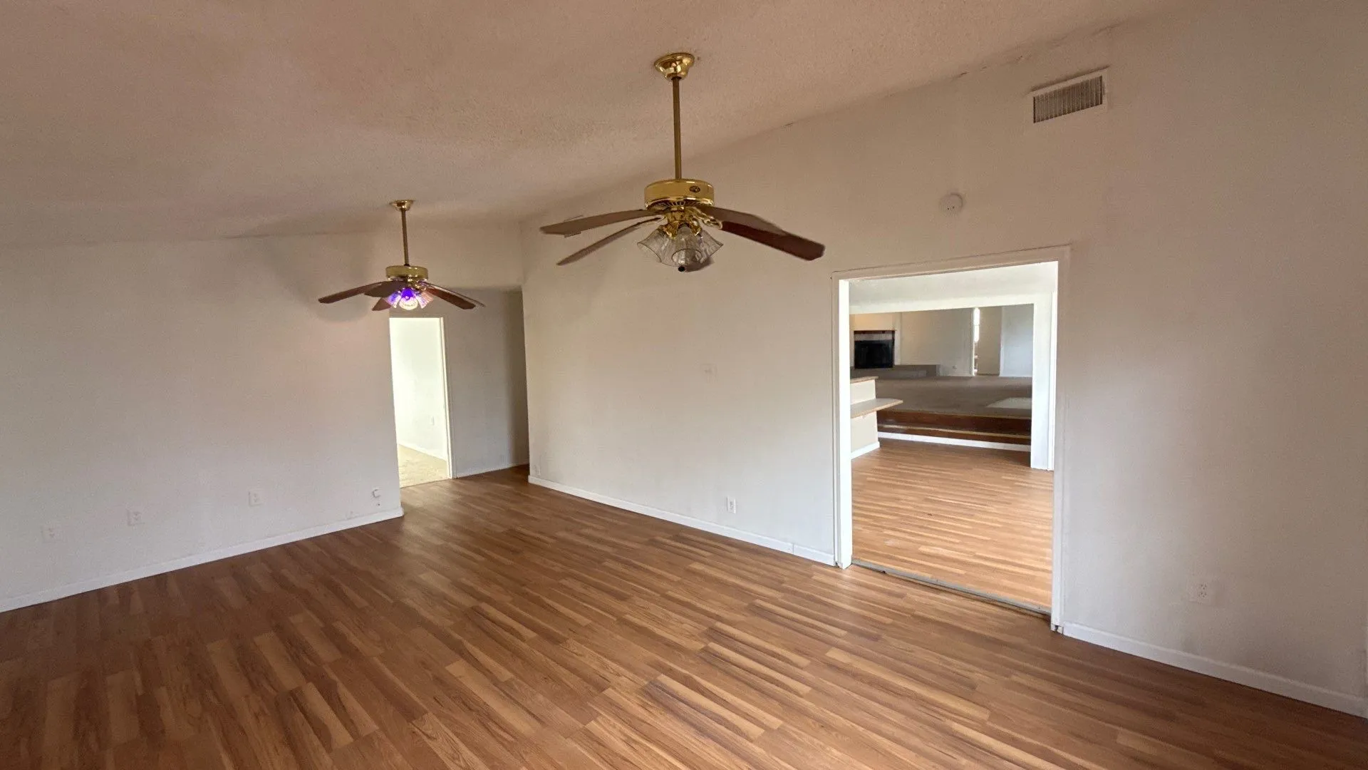 Single Family Residence For Sale in Collin County , 201 E Hubbard Street, Josephine, Texas 75173, 3 Bedroom, 3 Bathroom, Garage spaces, 2,789 Sqft, built in 1945, Preowned, mls#21185817, Real Estate Agent in Josephine, Homes For Sale in Collin county, Homes For Sale in Josephine, Realtor in Josephine Texas, Real Estate Brokerage Independent Realty Texas, Luminita Cordes Realtor