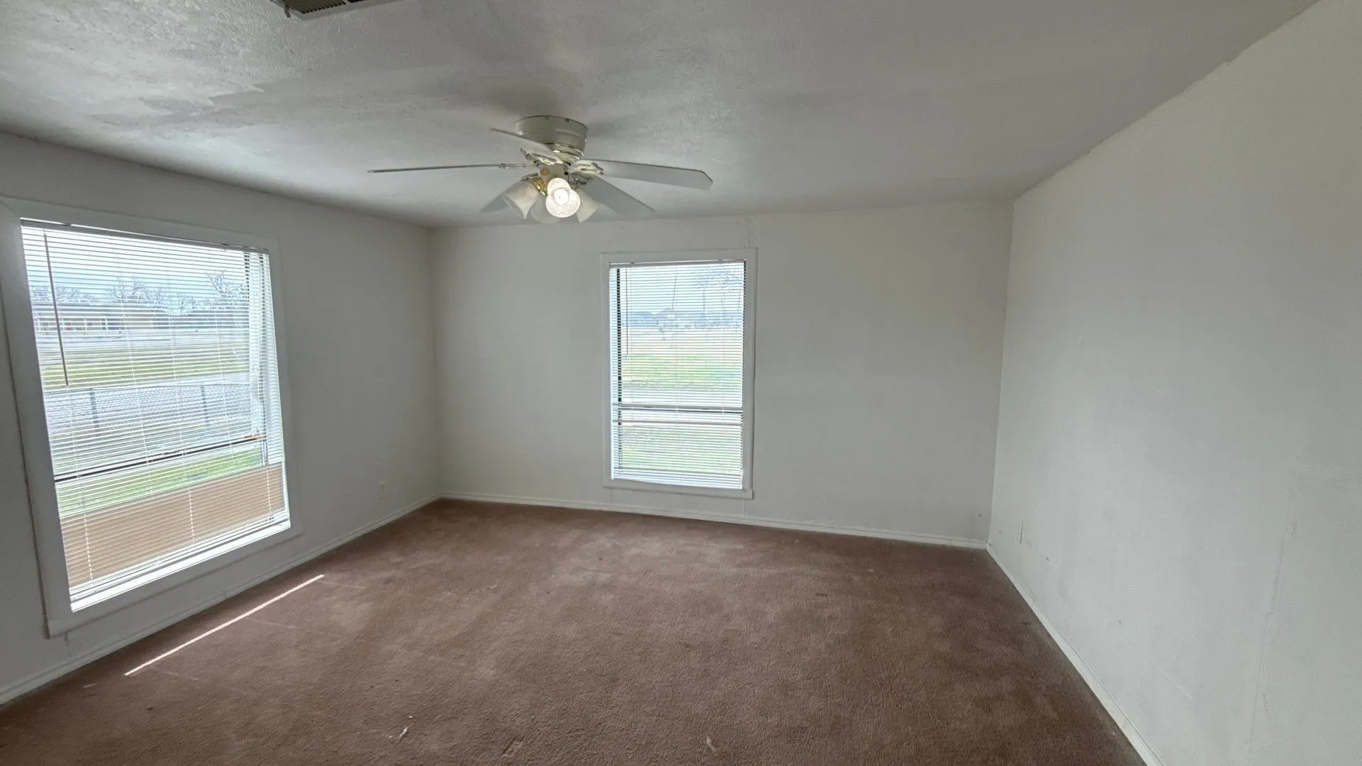 Single Family Residence For Sale in Collin County , 201 E Hubbard Street, Josephine, Texas 75173, 3 Bedroom, 3 Bathroom, Garage spaces, 2,789 Sqft, built in 1945, Preowned, mls#21185817, Real Estate Agent in Josephine, Homes For Sale in Collin county, Homes For Sale in Josephine, Realtor in Josephine Texas, Real Estate Brokerage Independent Realty Texas, Luminita Cordes Realtor