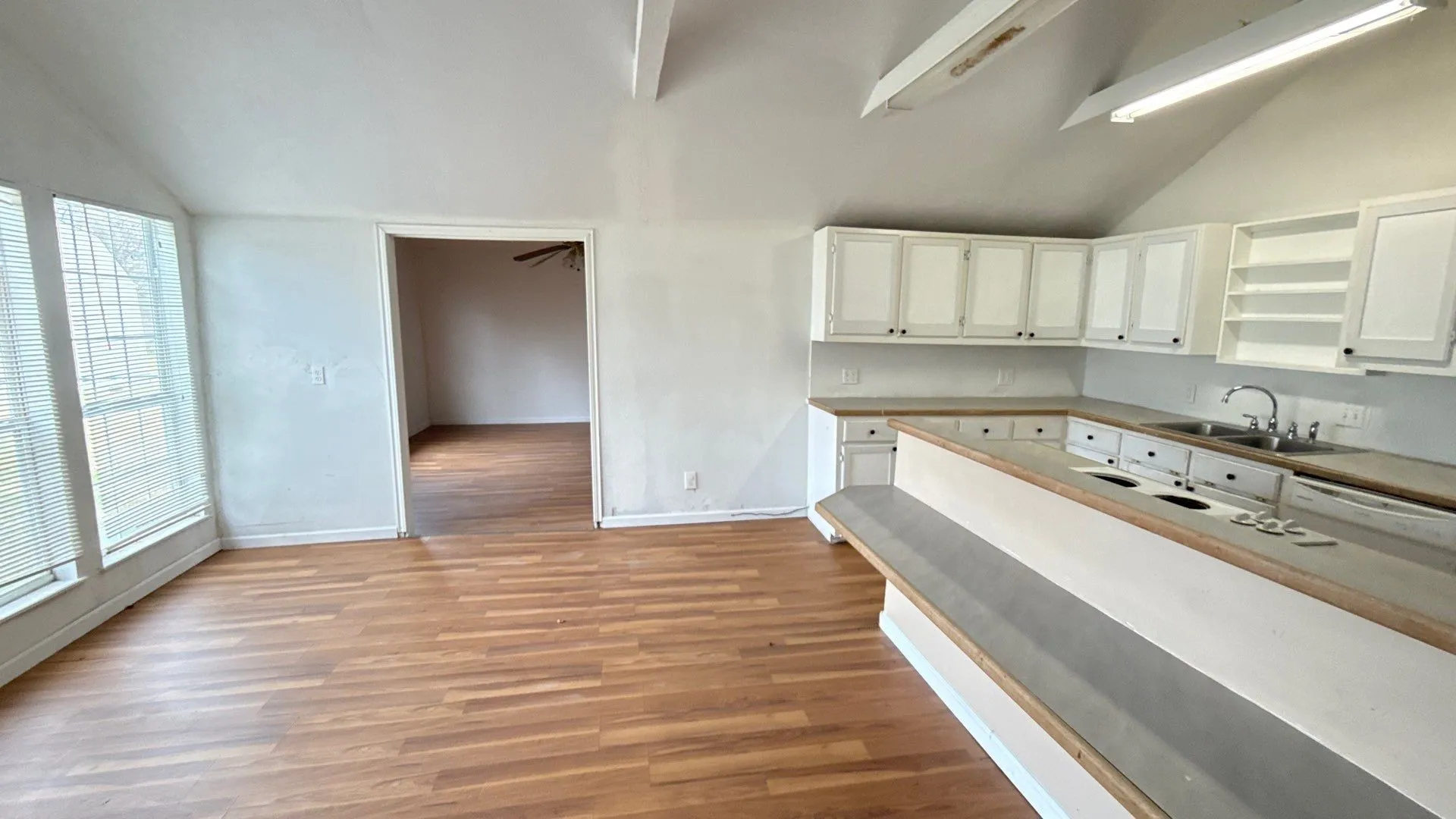 Single Family Residence For Sale in Collin County , 201 E Hubbard Street, Josephine, Texas 75173, 3 Bedroom, 3 Bathroom, Garage spaces, 2,789 Sqft, built in 1945, Preowned, mls#21185817, Real Estate Agent in Josephine, Homes For Sale in Collin county, Homes For Sale in Josephine, Realtor in Josephine Texas, Real Estate Brokerage Independent Realty Texas, Luminita Cordes Realtor