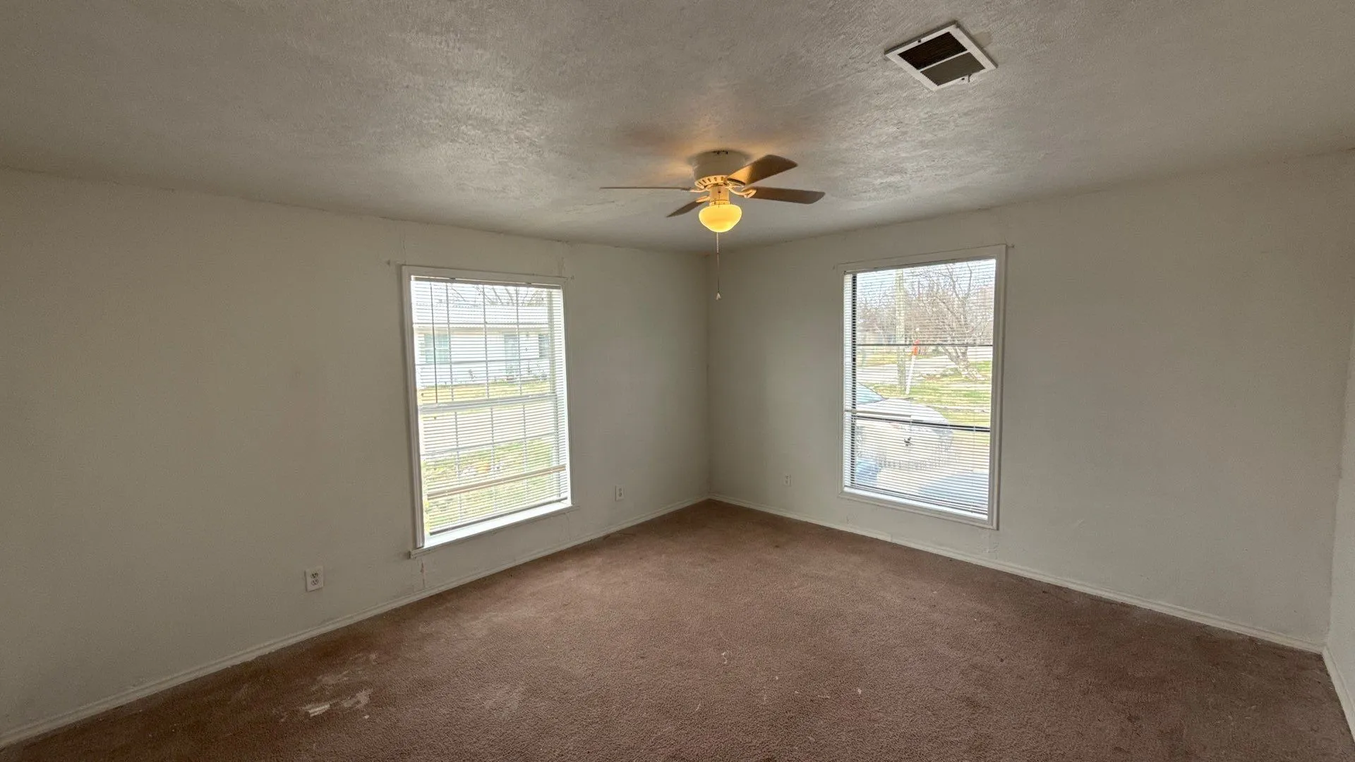 Single Family Residence For Sale in Collin County , 201 E Hubbard Street, Josephine, Texas 75173, 3 Bedroom, 3 Bathroom, Garage spaces, 2,789 Sqft, built in 1945, Preowned, mls#21185817, Real Estate Agent in Josephine, Homes For Sale in Collin county, Homes For Sale in Josephine, Realtor in Josephine Texas, Real Estate Brokerage Independent Realty Texas, Luminita Cordes Realtor