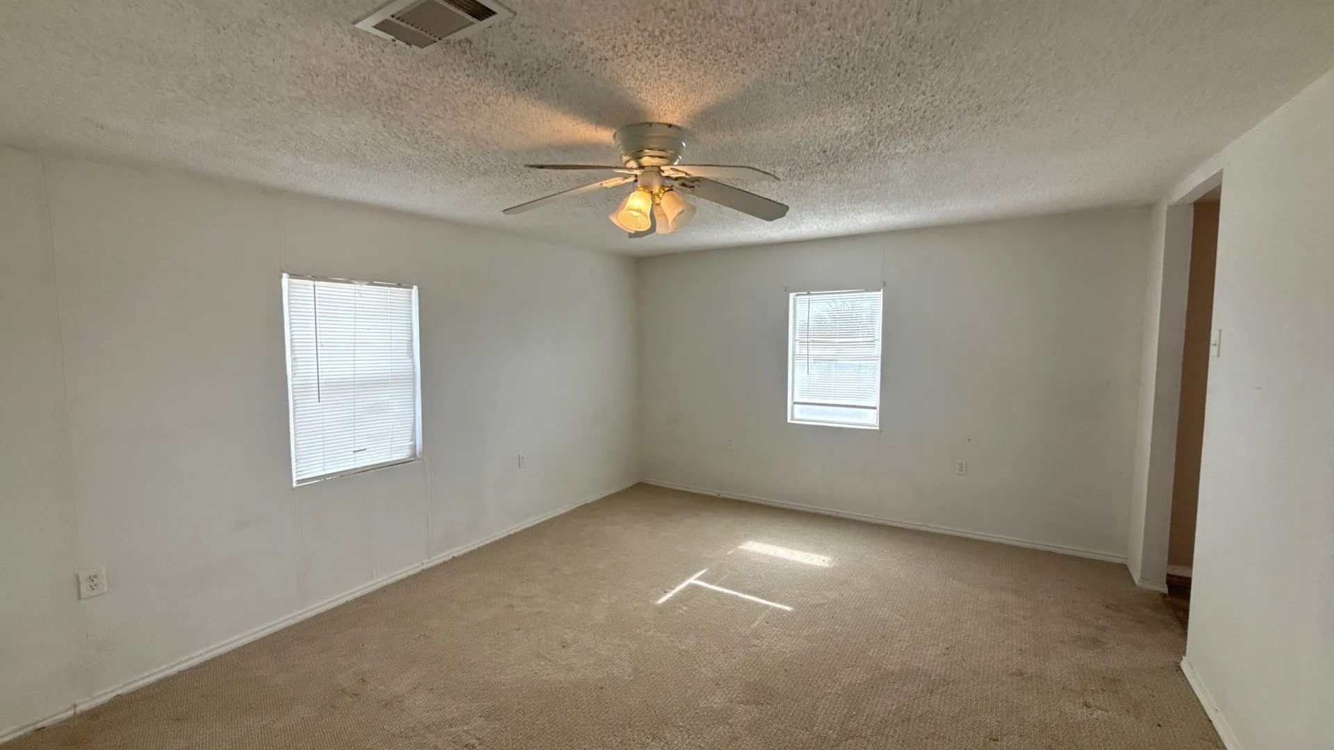 Single Family Residence For Sale in Collin County , 201 E Hubbard Street, Josephine, Texas 75173, 3 Bedroom, 3 Bathroom, Garage spaces, 2,789 Sqft, built in 1945, Preowned, mls#21185817, Real Estate Agent in Josephine, Homes For Sale in Collin county, Homes For Sale in Josephine, Realtor in Josephine Texas, Real Estate Brokerage Independent Realty Texas, Luminita Cordes Realtor
