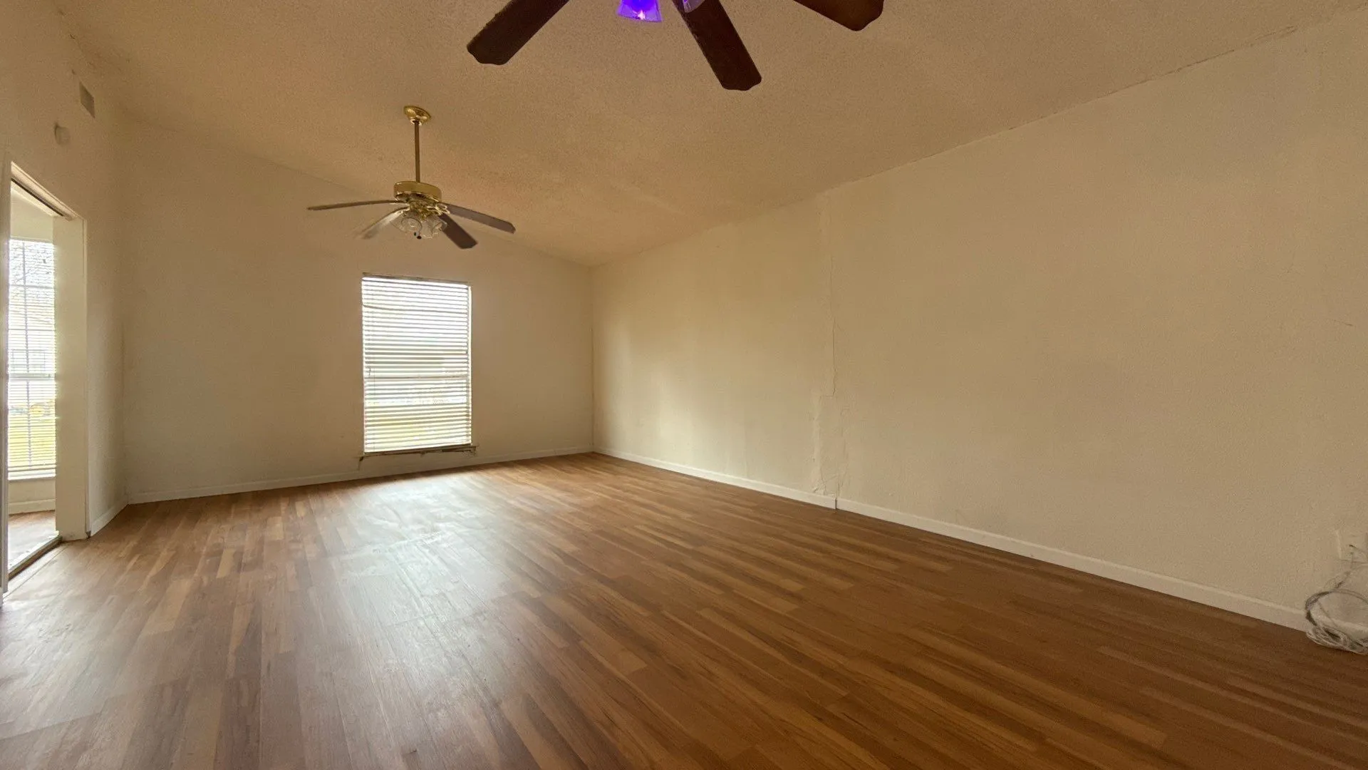 Single Family Residence For Sale in Collin County , 201 E Hubbard Street, Josephine, Texas 75173, 3 Bedroom, 3 Bathroom, Garage spaces, 2,789 Sqft, built in 1945, Preowned, mls#21185817, Real Estate Agent in Josephine, Homes For Sale in Collin county, Homes For Sale in Josephine, Realtor in Josephine Texas, Real Estate Brokerage Independent Realty Texas, Luminita Cordes Realtor