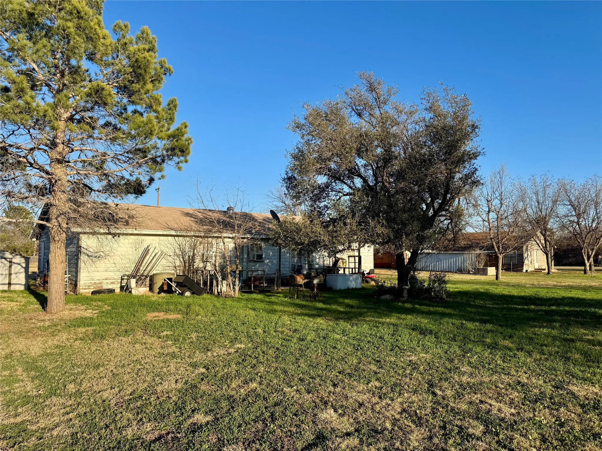 Single Family Residence For Sale in Jones County , 620 5th Street, Hawley, Texas 79525, 3 Bedroom, 2 Bathroom, Garage spaces, 2,544 Sqft, built in 1951, mls#21187377, Real Estate Agent in Hawley, Homes For Sale in Jones county, Homes For Sale in Hawley, Realtor in Hawley Texas, Real Estate Brokerage Independent Realty Texas, Luminita Cordes Realtor