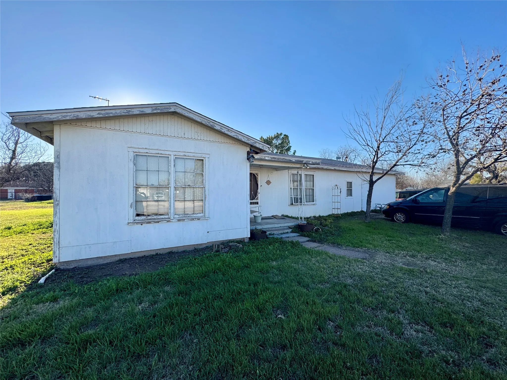 Single Family Residence For Sale in Jones County , 620 5th Street, Hawley, Texas 79525, 3 Bedroom, 2 Bathroom, Garage spaces, 2,544 Sqft, built in 1951, mls#21187377, Real Estate Agent in Hawley, Homes For Sale in Jones county, Homes For Sale in Hawley, Realtor in Hawley Texas, Real Estate Brokerage Independent Realty Texas, Luminita Cordes Realtor