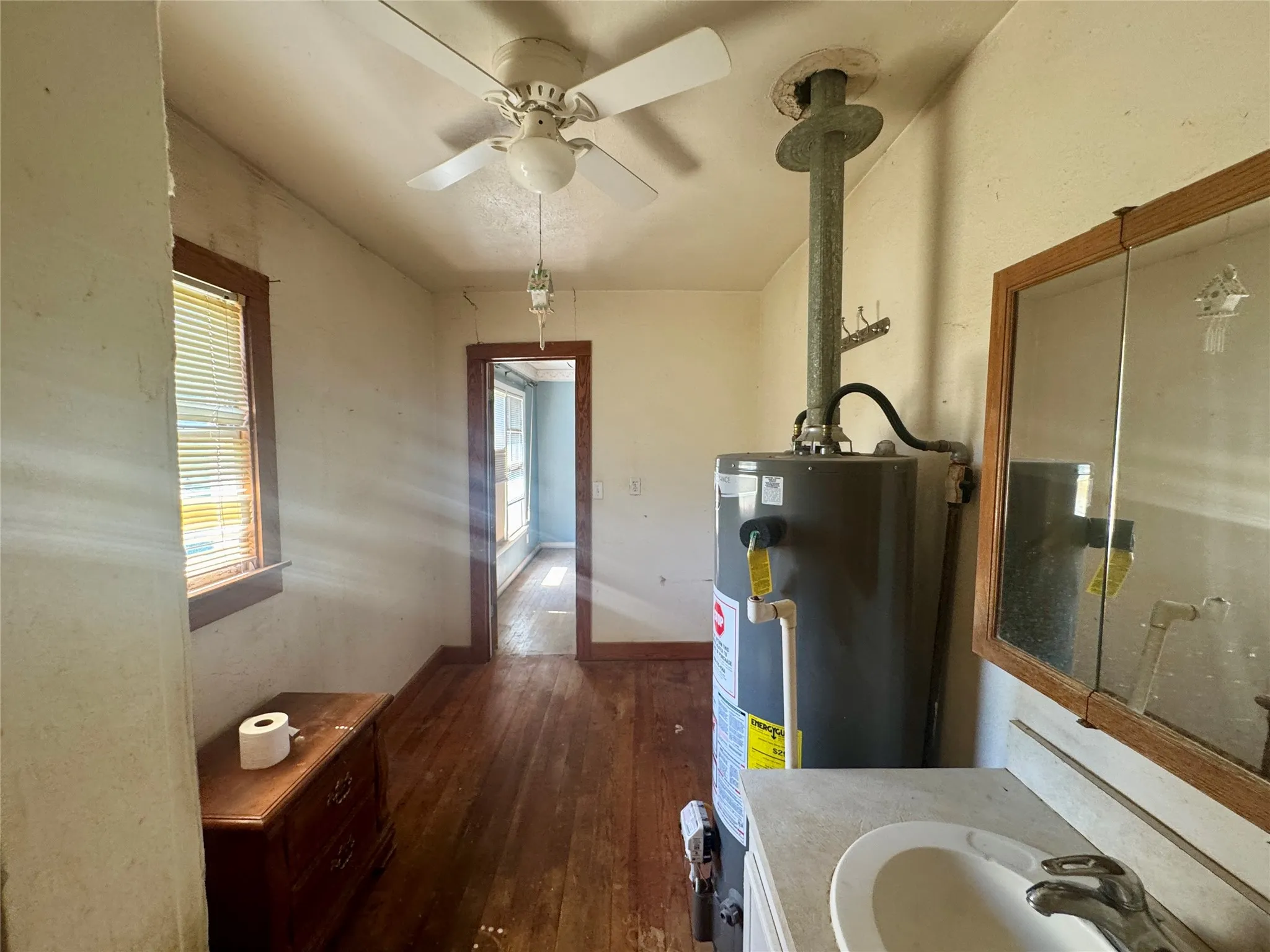 Single Family Residence For Sale in Jones County , 620 5th Street, Hawley, Texas 79525, 3 Bedroom, 2 Bathroom, Garage spaces, 2,544 Sqft, built in 1951, mls#21187377, Real Estate Agent in Hawley, Homes For Sale in Jones county, Homes For Sale in Hawley, Realtor in Hawley Texas, Real Estate Brokerage Independent Realty Texas, Luminita Cordes Realtor