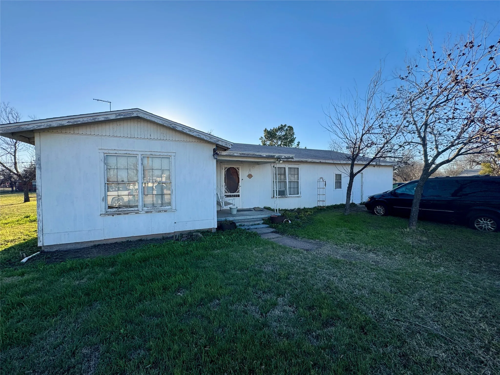 Single Family Residence For Sale in Jones County , 620 5th Street, Hawley, Texas 79525, 3 Bedroom, 2 Bathroom, Garage spaces, 2,544 Sqft, built in 1951, mls#21187377, Real Estate Agent in Hawley, Homes For Sale in Jones county, Homes For Sale in Hawley, Realtor in Hawley Texas, Real Estate Brokerage Independent Realty Texas, Luminita Cordes Realtor