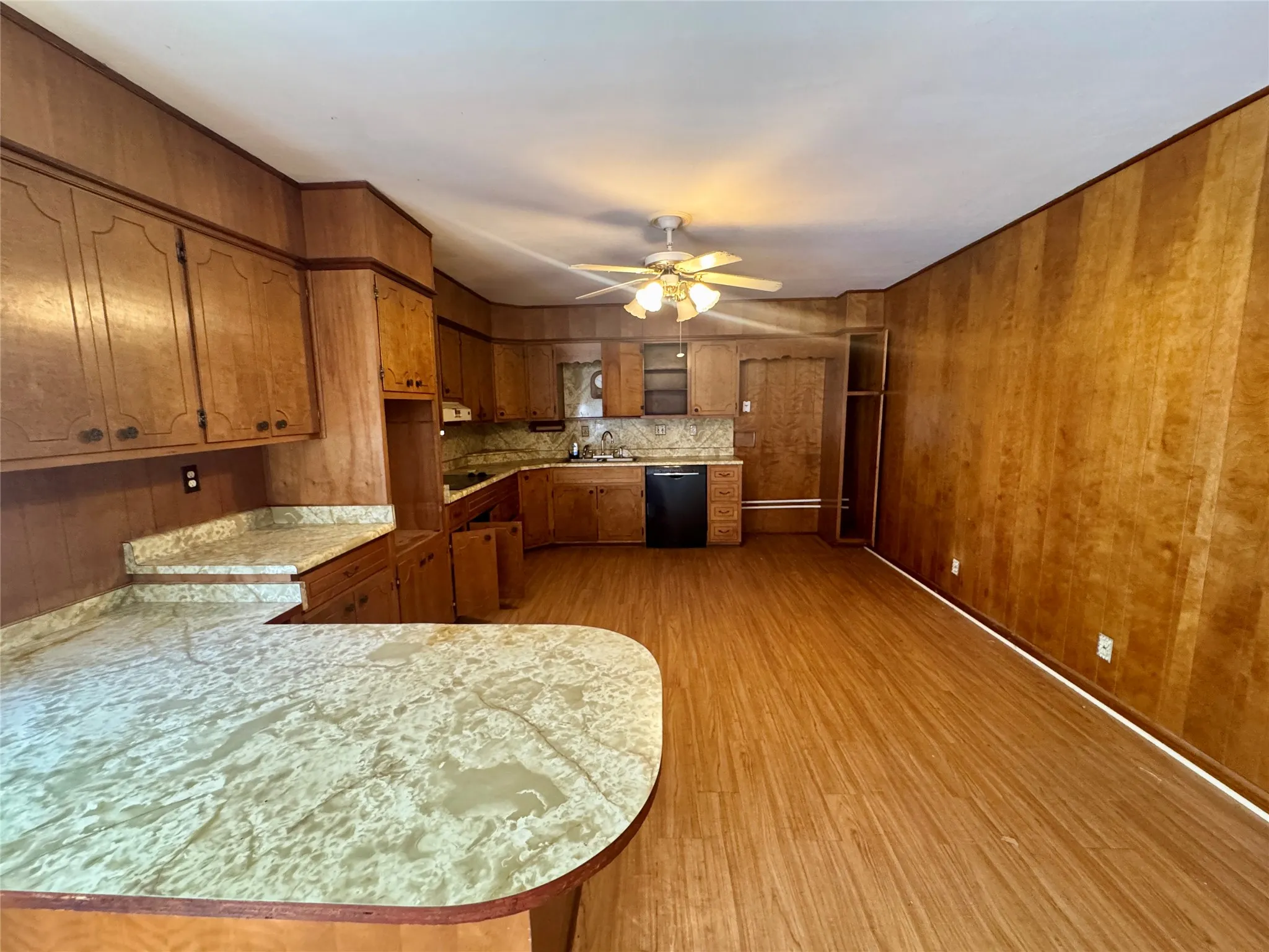 Single Family Residence For Sale in Jones County , 620 5th Street, Hawley, Texas 79525, 3 Bedroom, 2 Bathroom, Garage spaces, 2,544 Sqft, built in 1951, mls#21187377, Real Estate Agent in Hawley, Homes For Sale in Jones county, Homes For Sale in Hawley, Realtor in Hawley Texas, Real Estate Brokerage Independent Realty Texas, Luminita Cordes Realtor