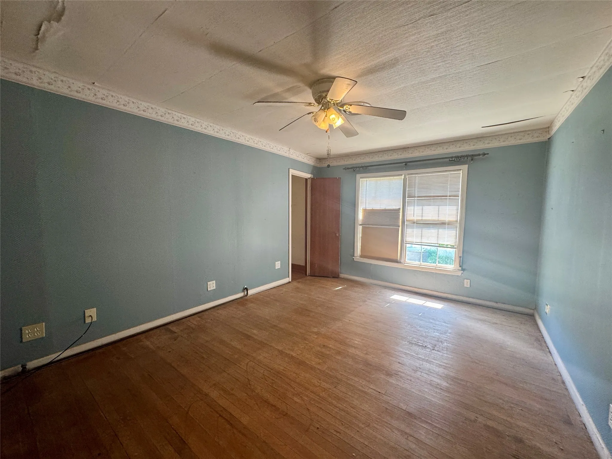 Single Family Residence For Sale in Jones County , 620 5th Street, Hawley, Texas 79525, 3 Bedroom, 2 Bathroom, Garage spaces, 2,544 Sqft, built in 1951, mls#21187377, Real Estate Agent in Hawley, Homes For Sale in Jones county, Homes For Sale in Hawley, Realtor in Hawley Texas, Real Estate Brokerage Independent Realty Texas, Luminita Cordes Realtor