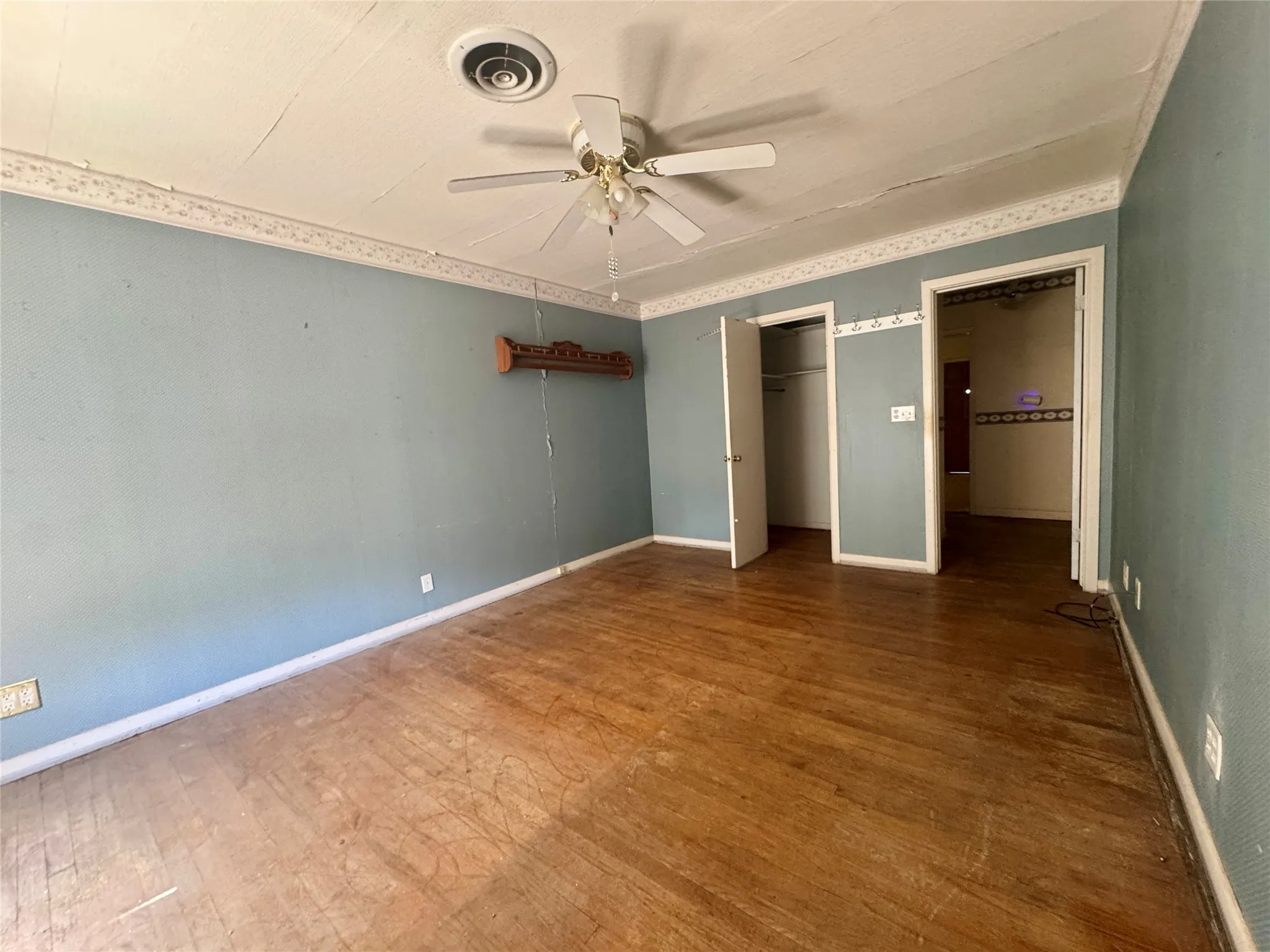 Single Family Residence For Sale in Jones County , 620 5th Street, Hawley, Texas 79525, 3 Bedroom, 2 Bathroom, Garage spaces, 2,544 Sqft, built in 1951, mls#21187377, Real Estate Agent in Hawley, Homes For Sale in Jones county, Homes For Sale in Hawley, Realtor in Hawley Texas, Real Estate Brokerage Independent Realty Texas, Luminita Cordes Realtor