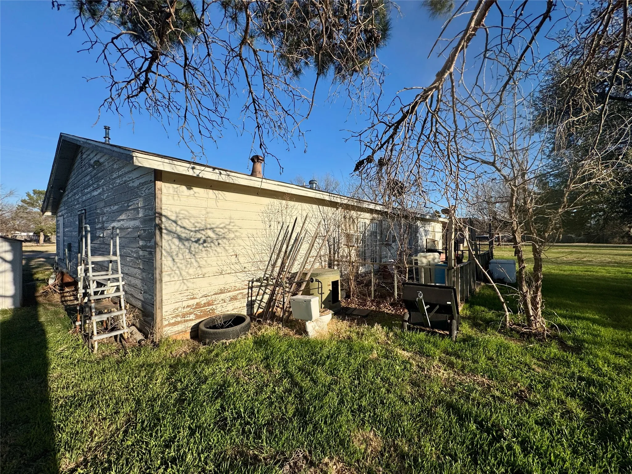 Single Family Residence For Sale in Jones County , 620 5th Street, Hawley, Texas 79525, 3 Bedroom, 2 Bathroom, Garage spaces, 2,544 Sqft, built in 1951, mls#21187377, Real Estate Agent in Hawley, Homes For Sale in Jones county, Homes For Sale in Hawley, Realtor in Hawley Texas, Real Estate Brokerage Independent Realty Texas, Luminita Cordes Realtor