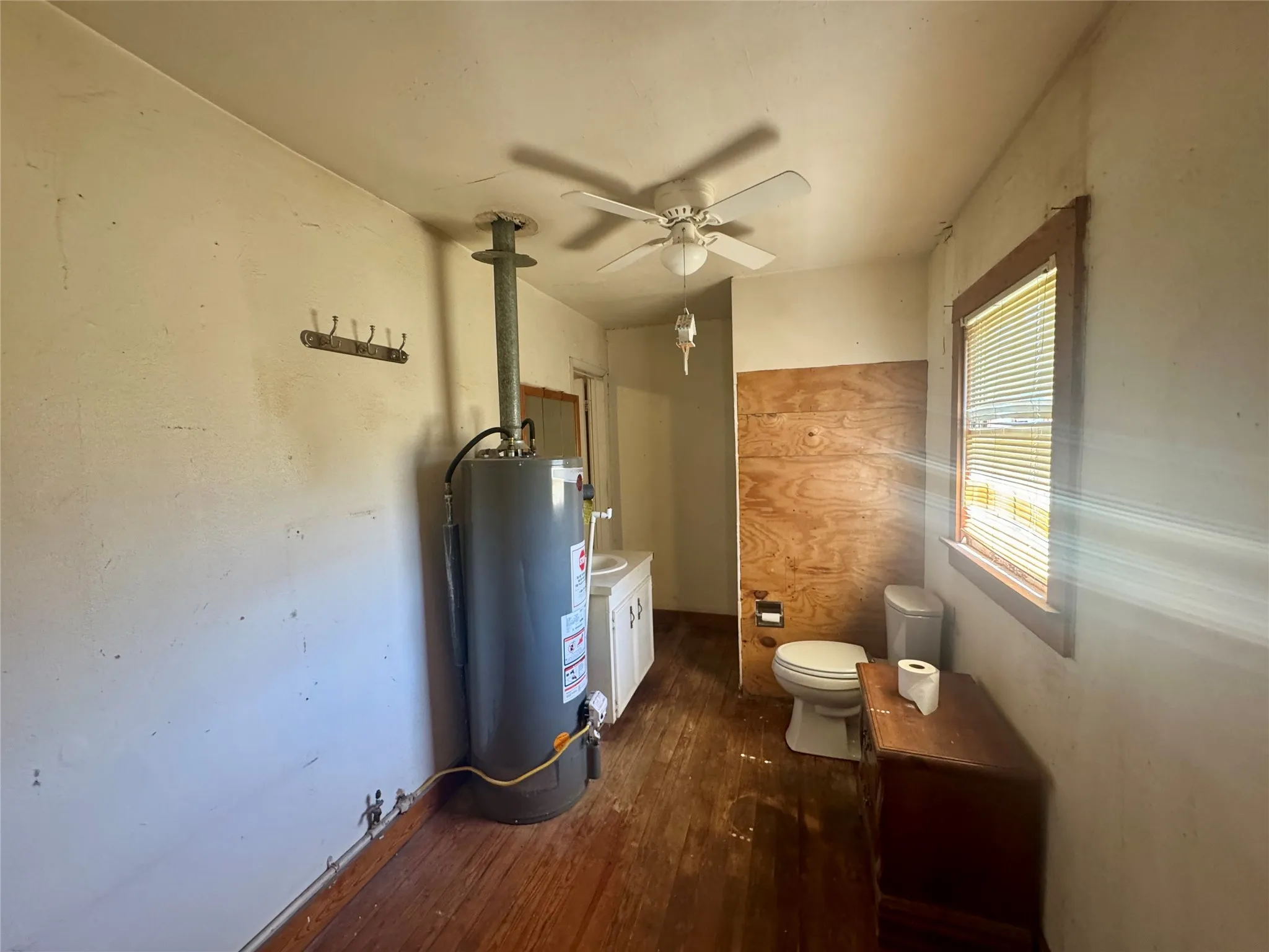 Single Family Residence For Sale in Jones County , 620 5th Street, Hawley, Texas 79525, 3 Bedroom, 2 Bathroom, Garage spaces, 2,544 Sqft, built in 1951, mls#21187377, Real Estate Agent in Hawley, Homes For Sale in Jones county, Homes For Sale in Hawley, Realtor in Hawley Texas, Real Estate Brokerage Independent Realty Texas, Luminita Cordes Realtor