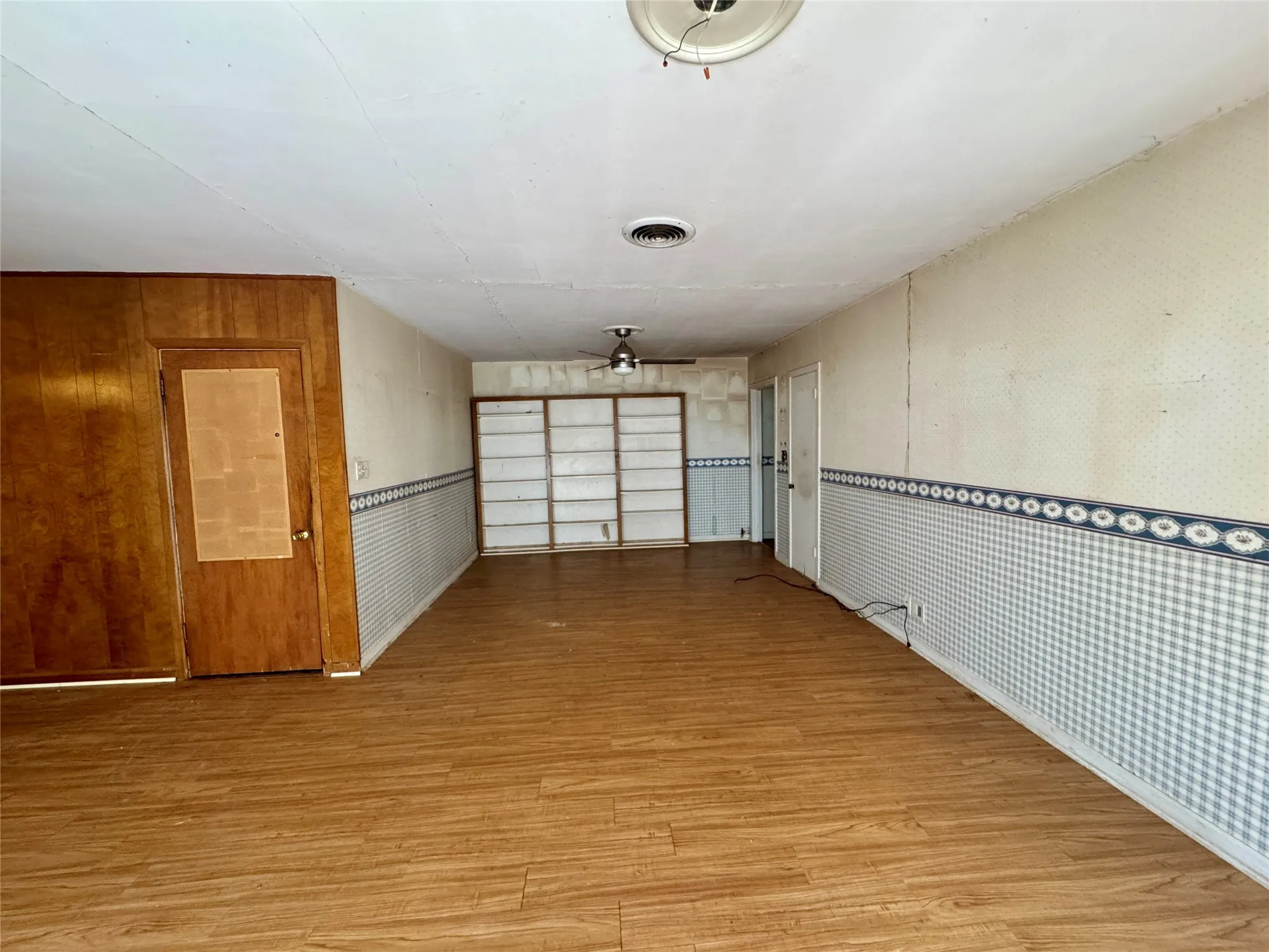 Single Family Residence For Sale in Jones County , 620 5th Street, Hawley, Texas 79525, 3 Bedroom, 2 Bathroom, Garage spaces, 2,544 Sqft, built in 1951, mls#21187377, Real Estate Agent in Hawley, Homes For Sale in Jones county, Homes For Sale in Hawley, Realtor in Hawley Texas, Real Estate Brokerage Independent Realty Texas, Luminita Cordes Realtor