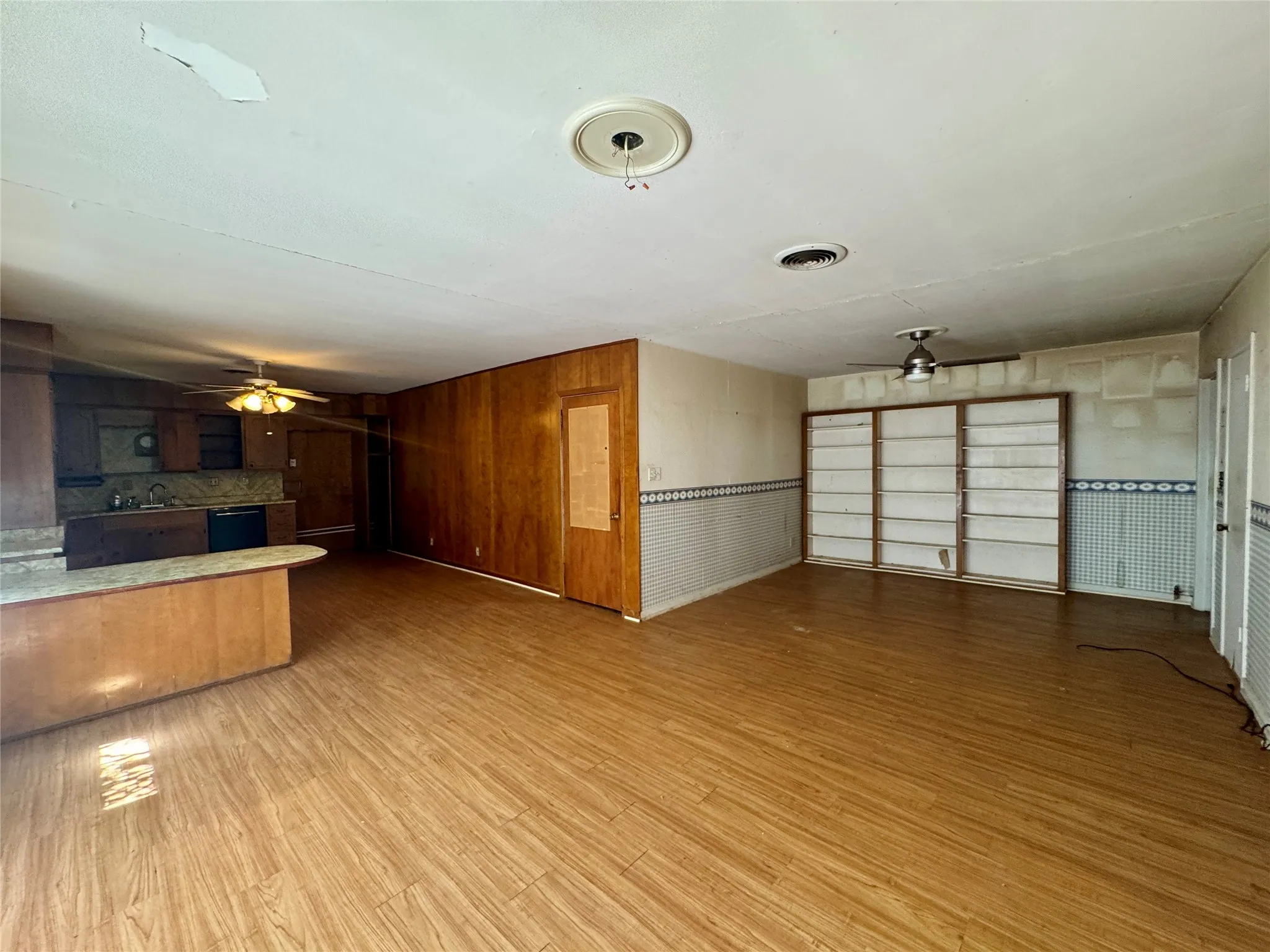 Single Family Residence For Sale in Jones County , 620 5th Street, Hawley, Texas 79525, 3 Bedroom, 2 Bathroom, Garage spaces, 2,544 Sqft, built in 1951, mls#21187377, Real Estate Agent in Hawley, Homes For Sale in Jones county, Homes For Sale in Hawley, Realtor in Hawley Texas, Real Estate Brokerage Independent Realty Texas, Luminita Cordes Realtor