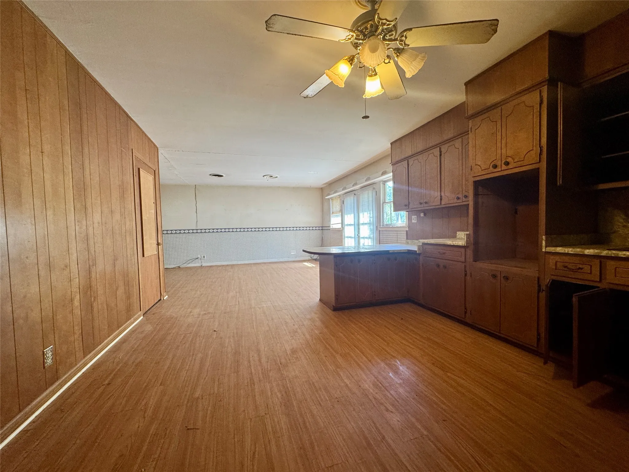 Single Family Residence For Sale in Jones County , 620 5th Street, Hawley, Texas 79525, 3 Bedroom, 2 Bathroom, Garage spaces, 2,544 Sqft, built in 1951, mls#21187377, Real Estate Agent in Hawley, Homes For Sale in Jones county, Homes For Sale in Hawley, Realtor in Hawley Texas, Real Estate Brokerage Independent Realty Texas, Luminita Cordes Realtor