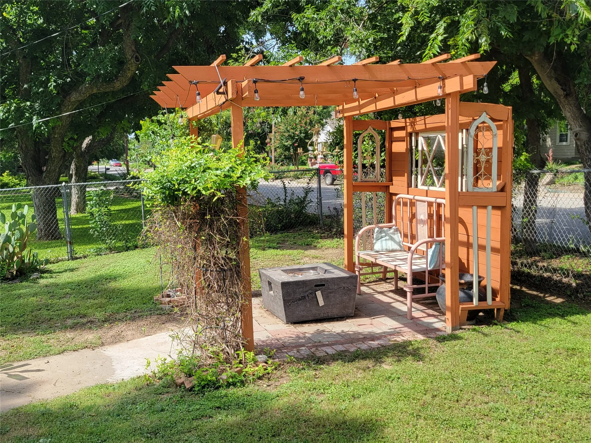 Single Family Residence For Sale in Comanche County , 706 W Wrights Avenue, Comanche, Texas 76442, 3 Bedrooms, 2 Bathrooms, Garage spaces, 1,580 Sqft, built in 1899, Preowned, Price $249,900, mls#21187381, Real Estate Agent in Comanche, Homes For Sale in Comanche county, Homes For Sale in Comanche, Realtor in Comanche Texas, Real Estate Brokerage Independent Realty Texas, Luminita Cordes Realtor