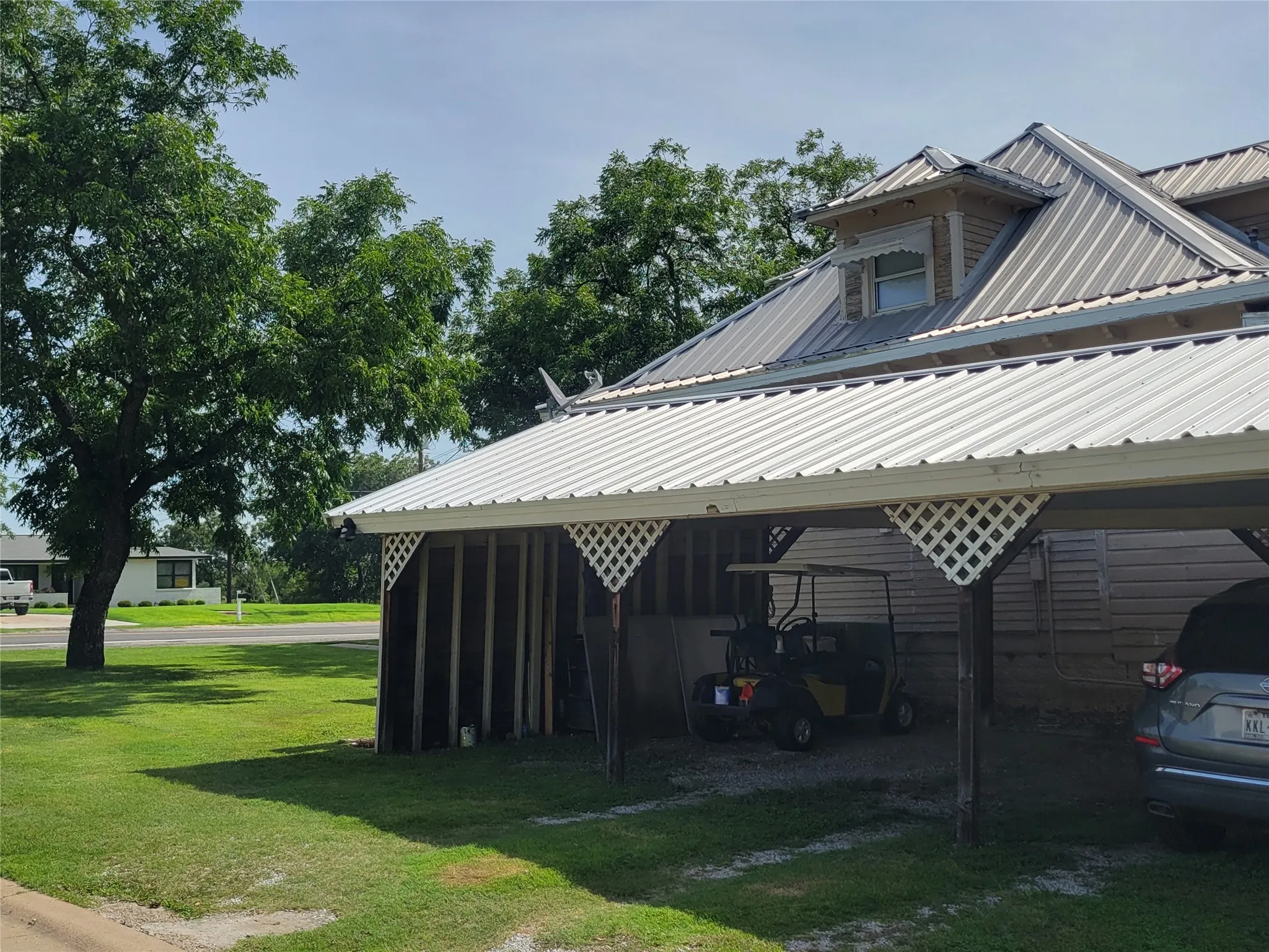 Single Family Residence For Sale in Comanche County , 706 W Wrights Avenue, Comanche, Texas 76442, 3 Bedrooms, 2 Bathrooms, Garage spaces, 1,580 Sqft, built in 1899, Preowned, Price $249,900, mls#21187381, Real Estate Agent in Comanche, Homes For Sale in Comanche county, Homes For Sale in Comanche, Realtor in Comanche Texas, Real Estate Brokerage Independent Realty Texas, Luminita Cordes Realtor