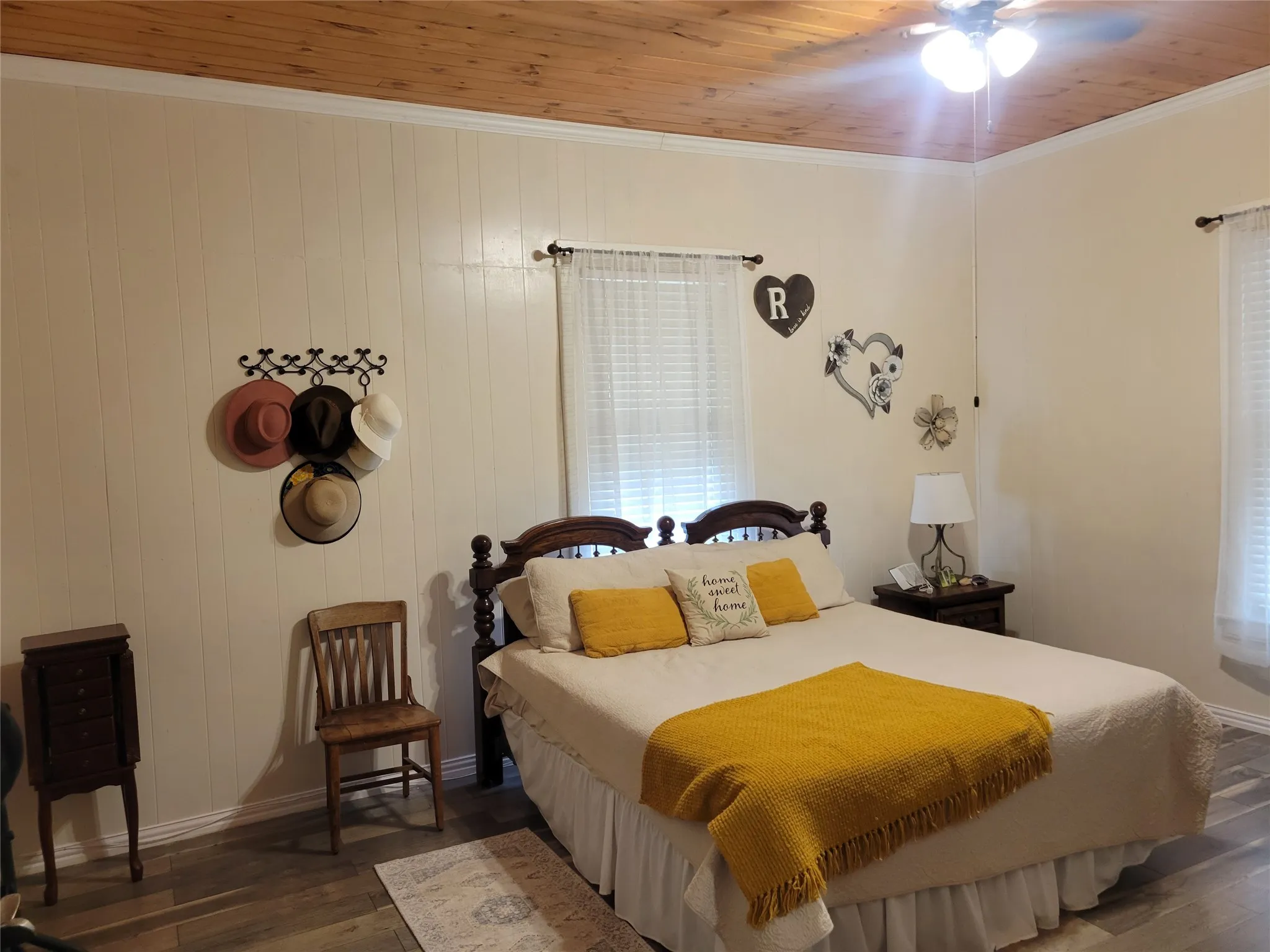 Single Family Residence For Sale in Comanche County , 706 W Wrights Avenue, Comanche, Texas 76442, 3 Bedrooms, 2 Bathrooms, Garage spaces, 1,580 Sqft, built in 1899, Preowned, Price $249,900, mls#21187381, Real Estate Agent in Comanche, Homes For Sale in Comanche county, Homes For Sale in Comanche, Realtor in Comanche Texas, Real Estate Brokerage Independent Realty Texas, Luminita Cordes Realtor