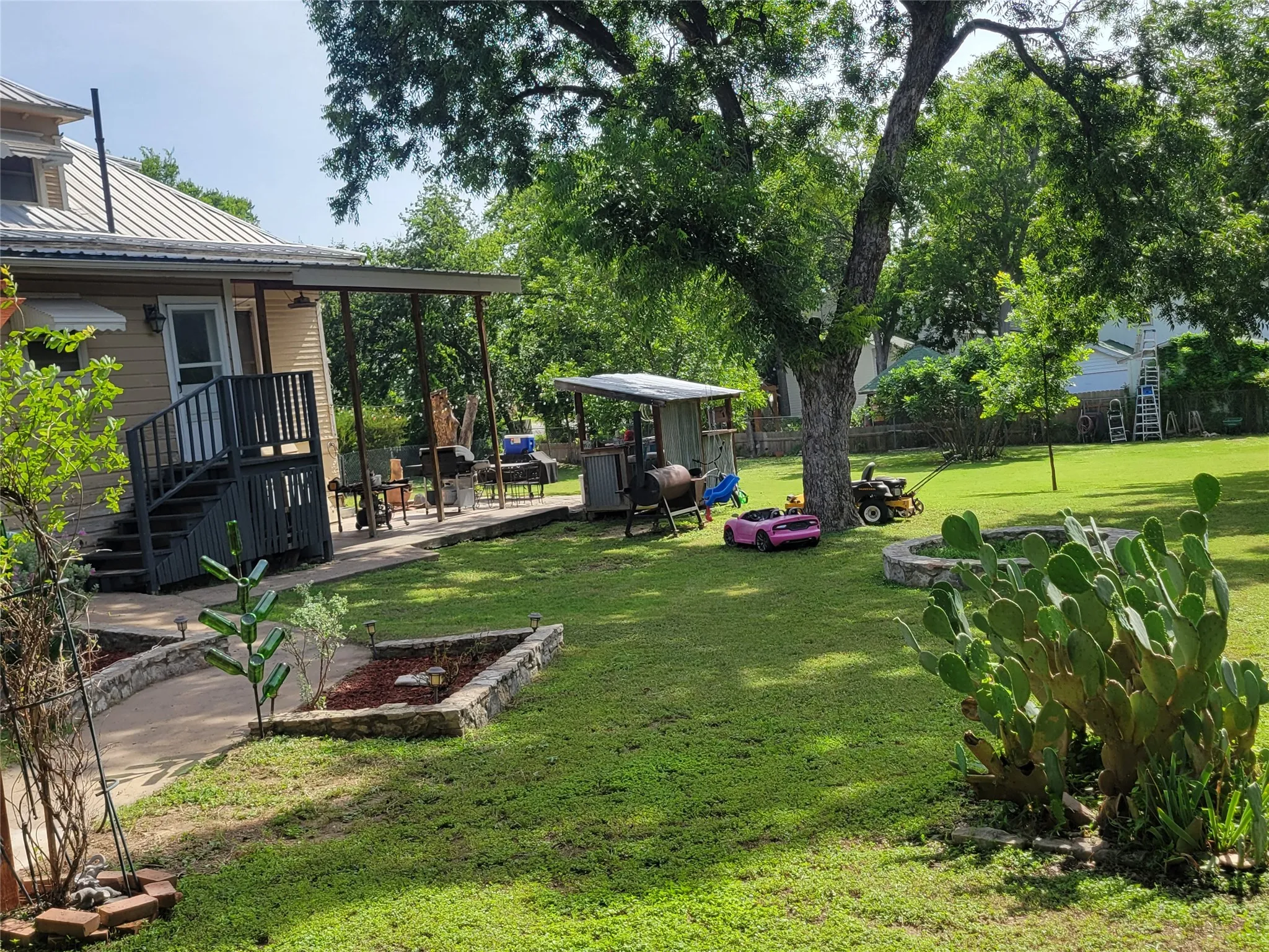 Single Family Residence For Sale in Comanche County , 706 W Wrights Avenue, Comanche, Texas 76442, 3 Bedrooms, 2 Bathrooms, Garage spaces, 1,580 Sqft, built in 1899, Preowned, Price $249,900, mls#21187381, Real Estate Agent in Comanche, Homes For Sale in Comanche county, Homes For Sale in Comanche, Realtor in Comanche Texas, Real Estate Brokerage Independent Realty Texas, Luminita Cordes Realtor