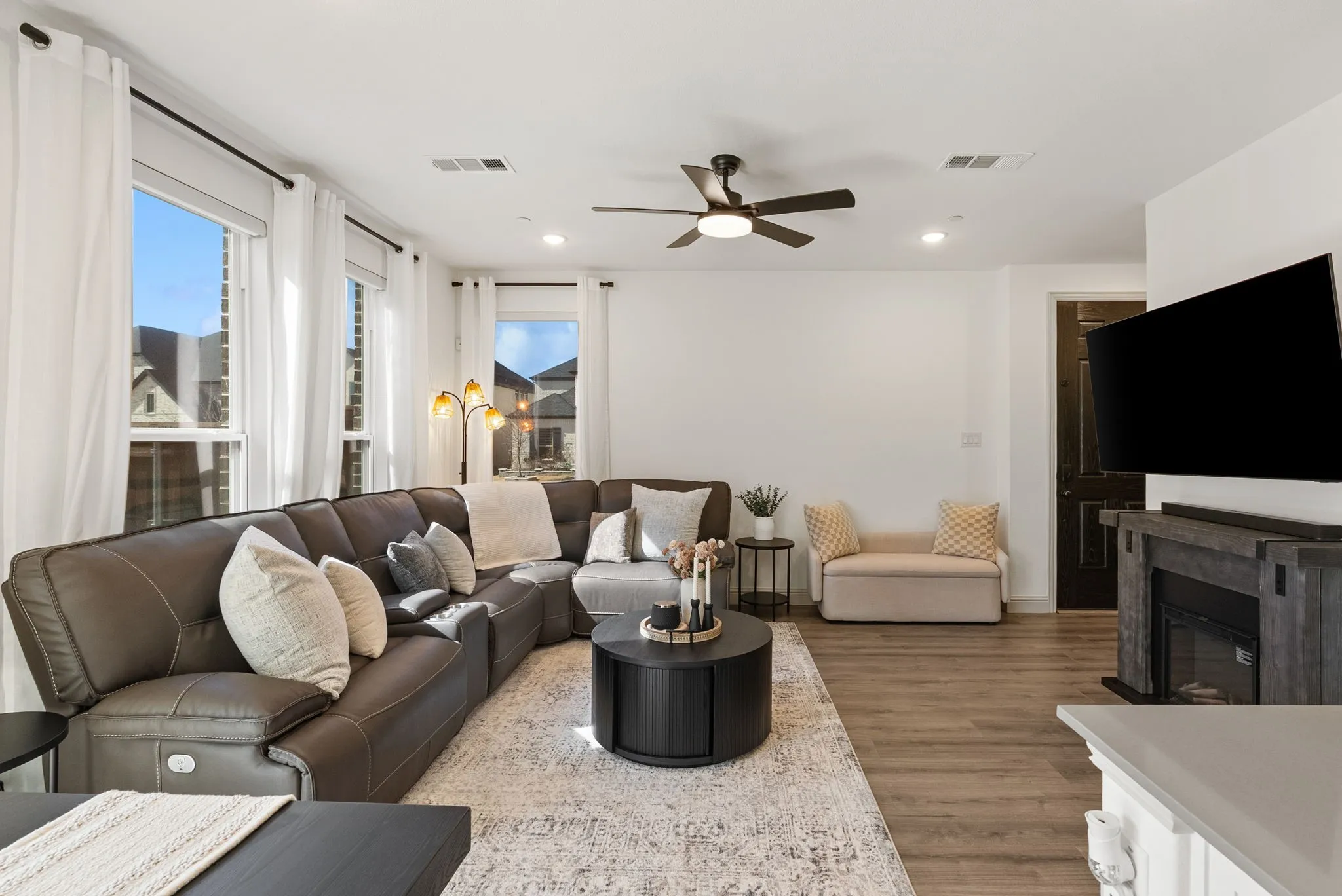 Townhouse For Sale in Collin County , 1311 Hill Country Place, Celina, Texas 75009, 4 Bedroom, 4 Bathroom, 2 Garage spaces, 2,086 Sqft, built in 2023, Price $370,000, mls#21174875, Real Estate Agent in Celina, Homes For Sale in Collin county, Homes For Sale in Celina, Realtor in Celina Texas, Real Estate Brokerage Independent Realty Texas, Luminita Cordes Realtor