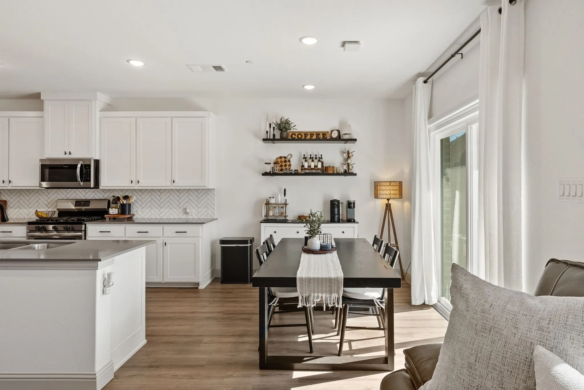 Townhouse For Sale in Collin County , 1311 Hill Country Place, Celina, Texas 75009, 4 Bedroom, 4 Bathroom, 2 Garage spaces, 2,086 Sqft, built in 2023, Price $370,000, mls#21174875, Real Estate Agent in Celina, Homes For Sale in Collin county, Homes For Sale in Celina, Realtor in Celina Texas, Real Estate Brokerage Independent Realty Texas, Luminita Cordes Realtor