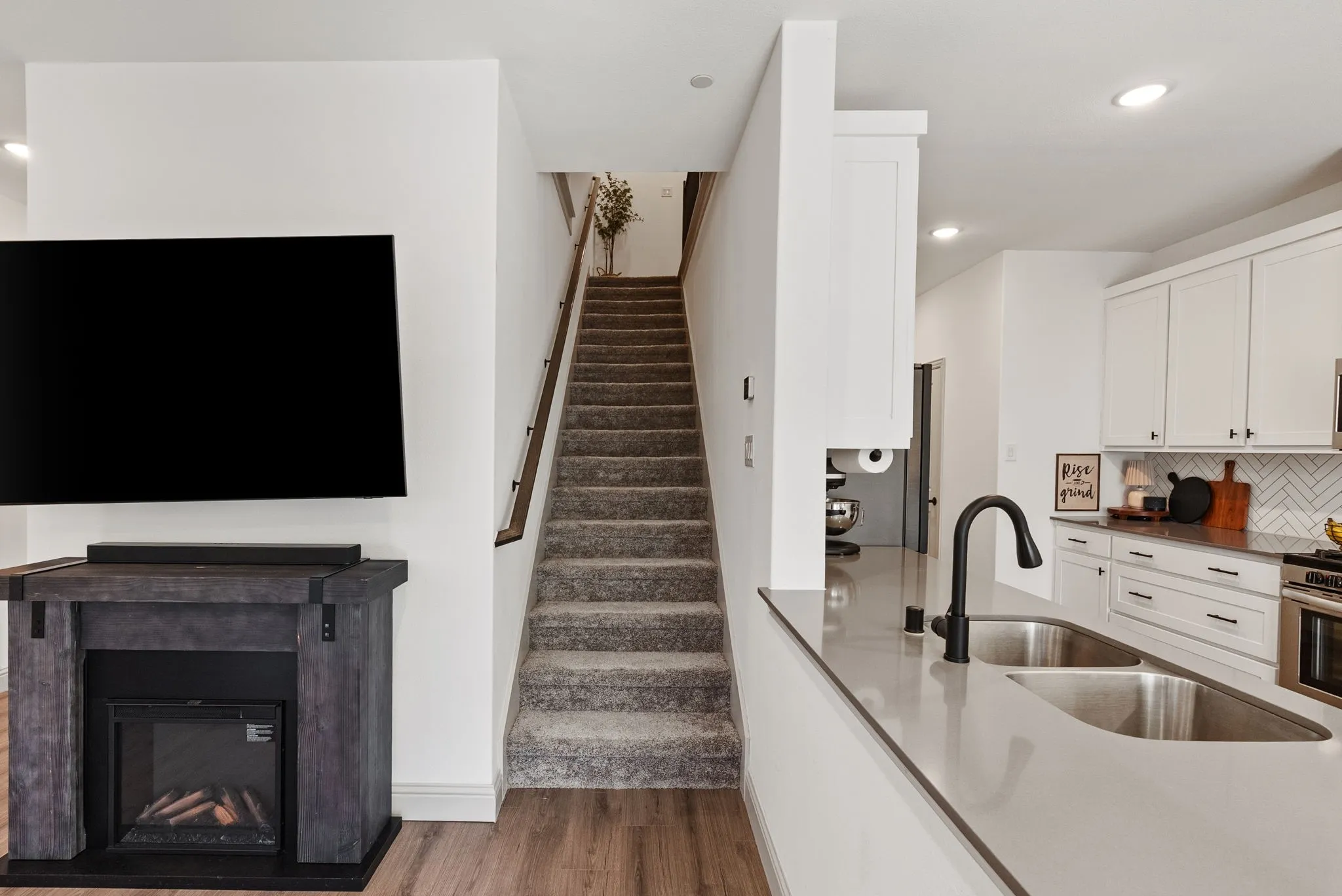 Townhouse For Sale in Collin County , 1311 Hill Country Place, Celina, Texas 75009, 4 Bedroom, 4 Bathroom, 2 Garage spaces, 2,086 Sqft, built in 2023, Price $370,000, mls#21174875, Real Estate Agent in Celina, Homes For Sale in Collin county, Homes For Sale in Celina, Realtor in Celina Texas, Real Estate Brokerage Independent Realty Texas, Luminita Cordes Realtor