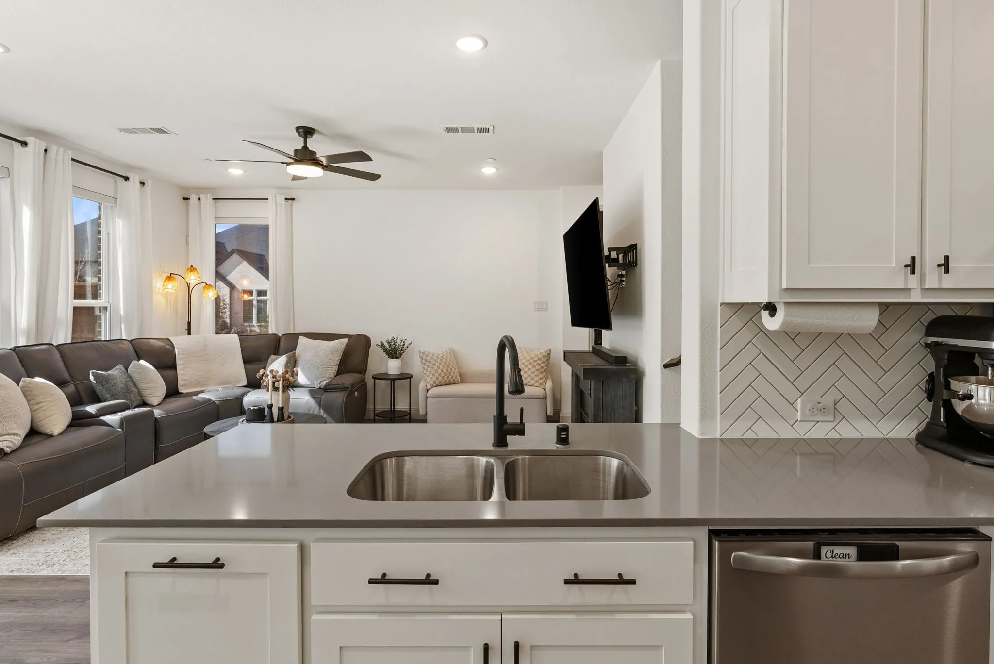 Townhouse For Sale in Collin County , 1311 Hill Country Place, Celina, Texas 75009, 4 Bedroom, 4 Bathroom, 2 Garage spaces, 2,086 Sqft, built in 2023, Price $370,000, mls#21174875, Real Estate Agent in Celina, Homes For Sale in Collin county, Homes For Sale in Celina, Realtor in Celina Texas, Real Estate Brokerage Independent Realty Texas, Luminita Cordes Realtor