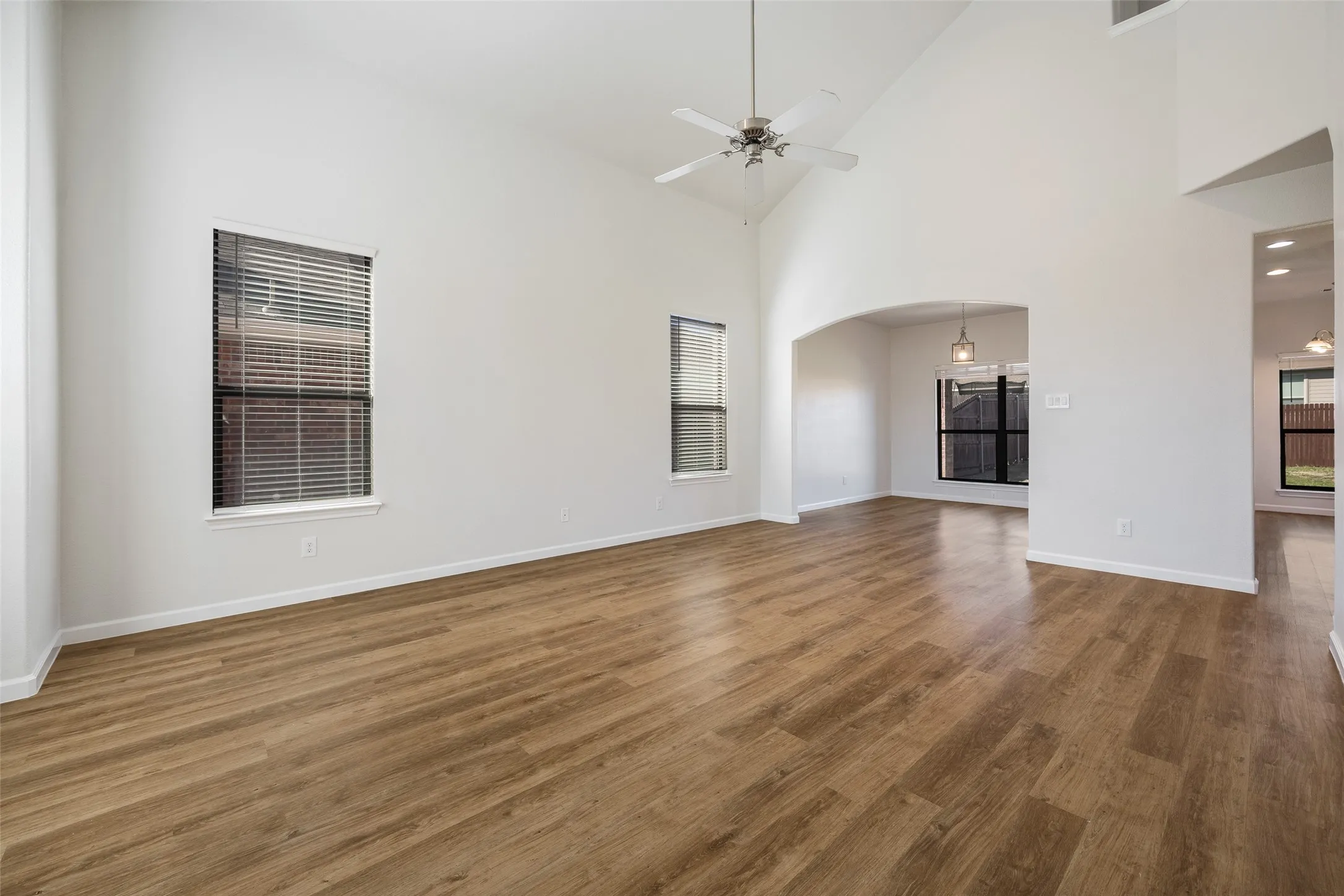 Single Family Residence For Rent in Collin County , 826 Hazels Way, Anna, Texas 75409, 4 Bedroom, 3 Bathroom, 2 Garage spaces, 2,084 Sqft, built in 2007, mls#21187493, Real Estate Agent in Anna, Homes For Rent in Collin county, Homes For Rent in Anna, Realtor in Anna Texas, Real Estate Brokerage Independent Realty Texas, Luminita Cordes Realtor