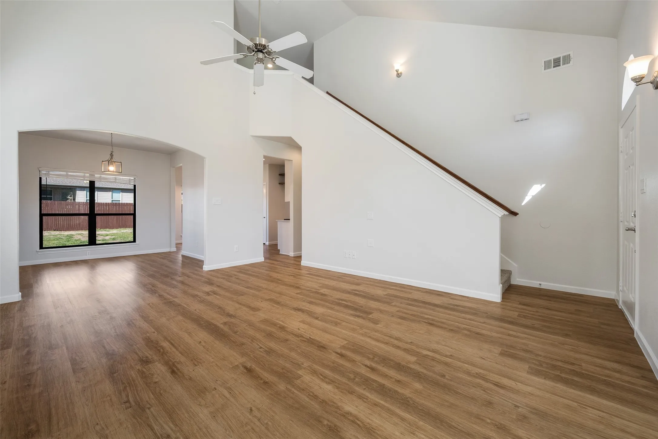 Single Family Residence For Rent in Collin County , 826 Hazels Way, Anna, Texas 75409, 4 Bedroom, 3 Bathroom, 2 Garage spaces, 2,084 Sqft, built in 2007, mls#21187493, Real Estate Agent in Anna, Homes For Rent in Collin county, Homes For Rent in Anna, Realtor in Anna Texas, Real Estate Brokerage Independent Realty Texas, Luminita Cordes Realtor