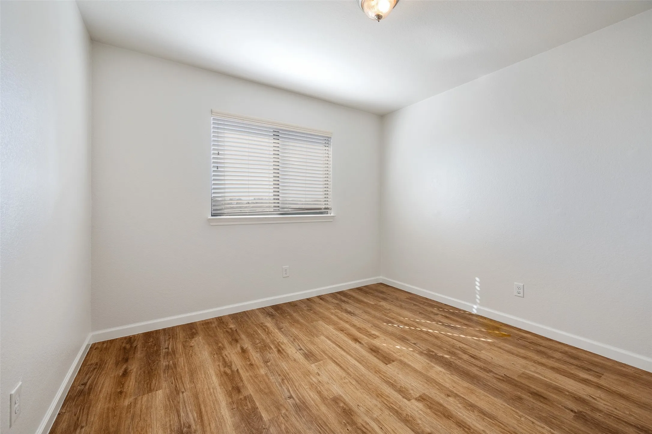 Single Family Residence For Rent in Collin County , 826 Hazels Way, Anna, Texas 75409, 4 Bedroom, 3 Bathroom, 2 Garage spaces, 2,084 Sqft, built in 2007, mls#21187493, Real Estate Agent in Anna, Homes For Rent in Collin county, Homes For Rent in Anna, Realtor in Anna Texas, Real Estate Brokerage Independent Realty Texas, Luminita Cordes Realtor