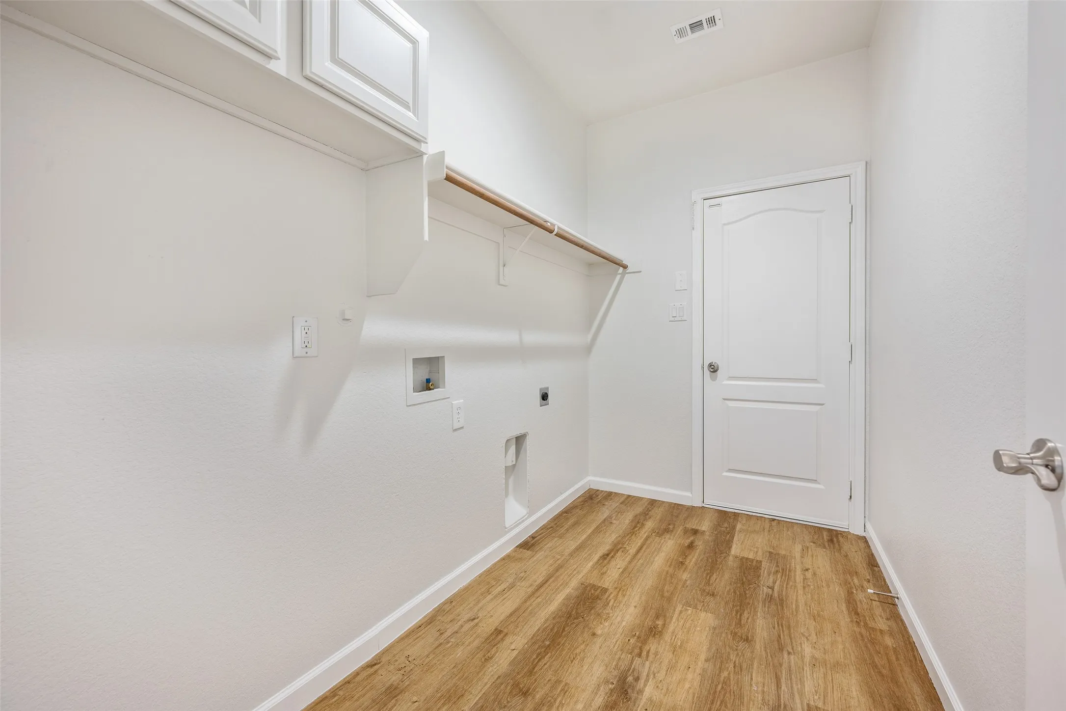 Single Family Residence For Rent in Collin County , 826 Hazels Way, Anna, Texas 75409, 4 Bedroom, 3 Bathroom, 2 Garage spaces, 2,084 Sqft, built in 2007, mls#21187493, Real Estate Agent in Anna, Homes For Rent in Collin county, Homes For Rent in Anna, Realtor in Anna Texas, Real Estate Brokerage Independent Realty Texas, Luminita Cordes Realtor
