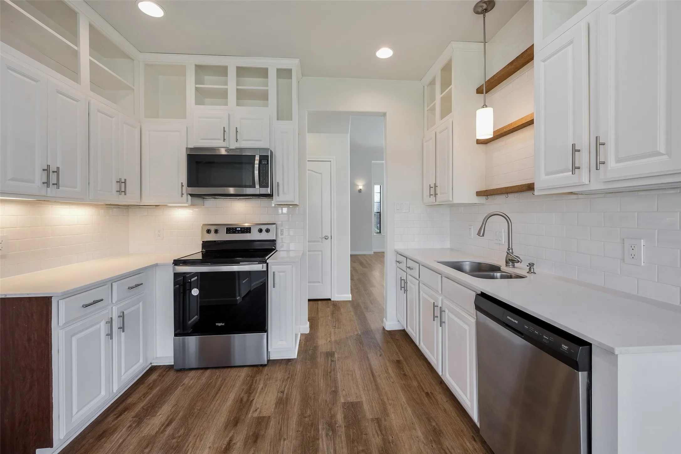 Single Family Residence For Rent in Collin County , 826 Hazels Way, Anna, Texas 75409, 4 Bedroom, 3 Bathroom, 2 Garage spaces, 2,084 Sqft, built in 2007, mls#21187493, Real Estate Agent in Anna, Homes For Rent in Collin county, Homes For Rent in Anna, Realtor in Anna Texas, Real Estate Brokerage Independent Realty Texas, Luminita Cordes Realtor