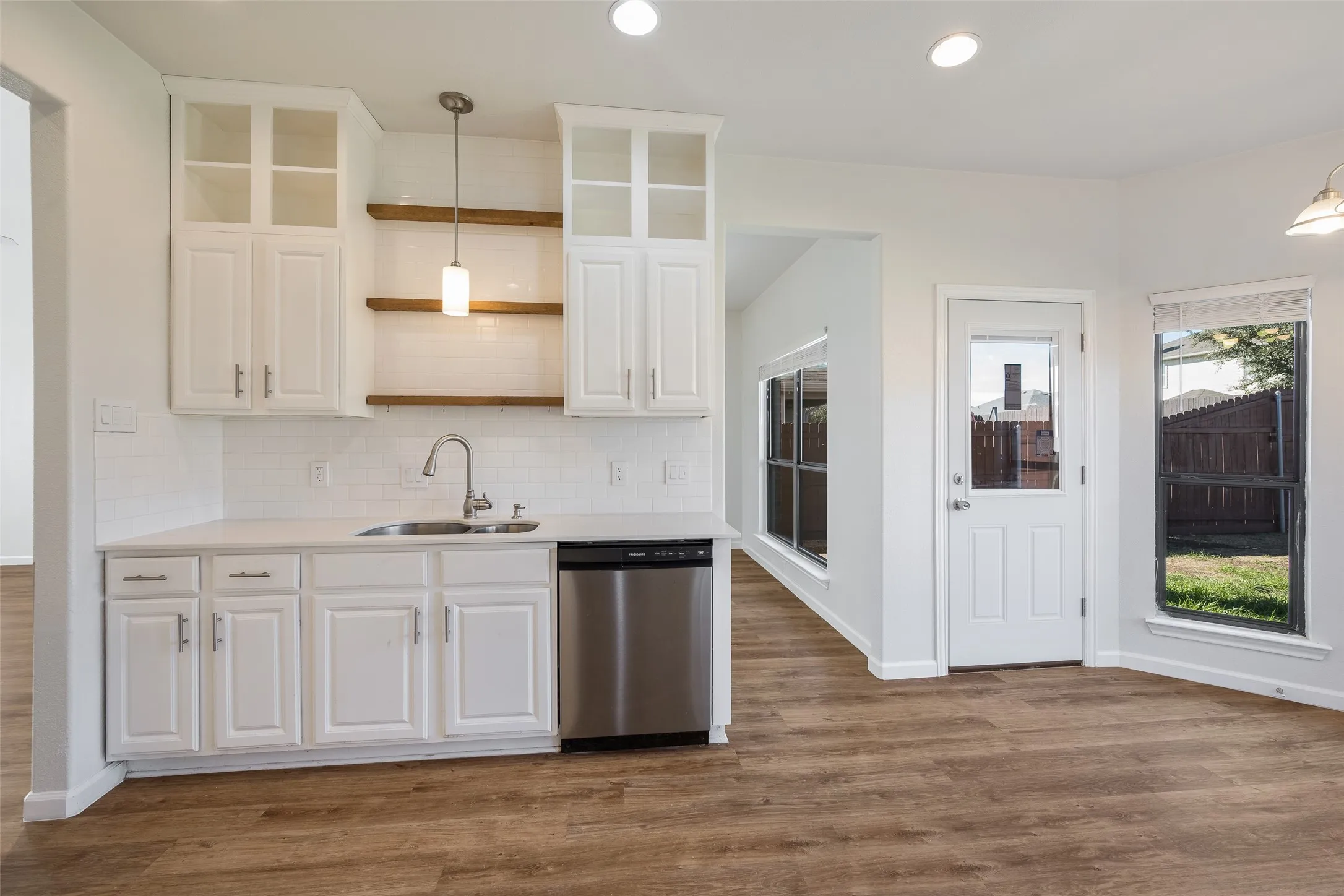 Single Family Residence For Rent in Collin County , 826 Hazels Way, Anna, Texas 75409, 4 Bedroom, 3 Bathroom, 2 Garage spaces, 2,084 Sqft, built in 2007, mls#21187493, Real Estate Agent in Anna, Homes For Rent in Collin county, Homes For Rent in Anna, Realtor in Anna Texas, Real Estate Brokerage Independent Realty Texas, Luminita Cordes Realtor